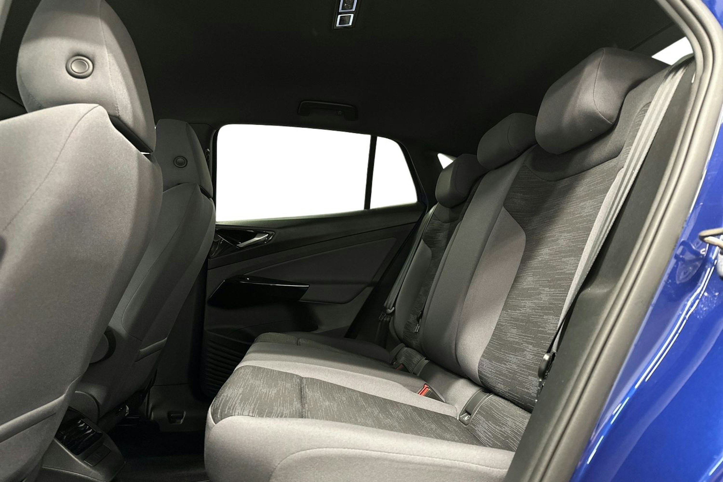 sininen Volkswagen ID.5 2023 kuva 10.