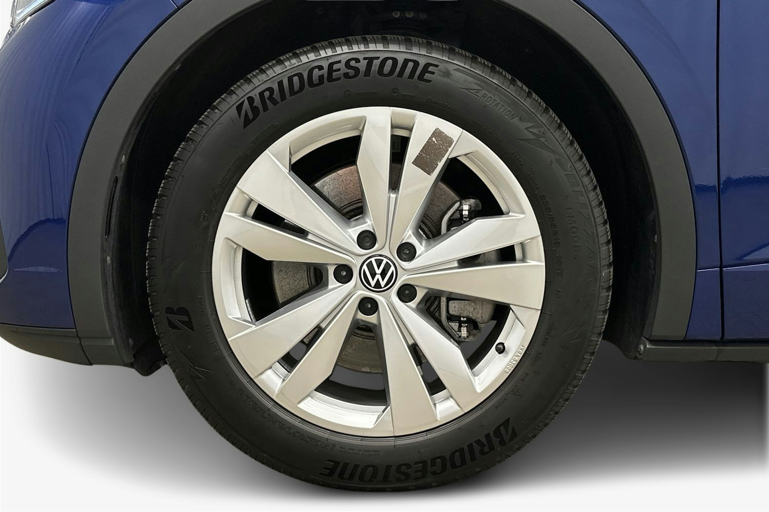 sininen Volkswagen ID.5 2023 kuva 11.