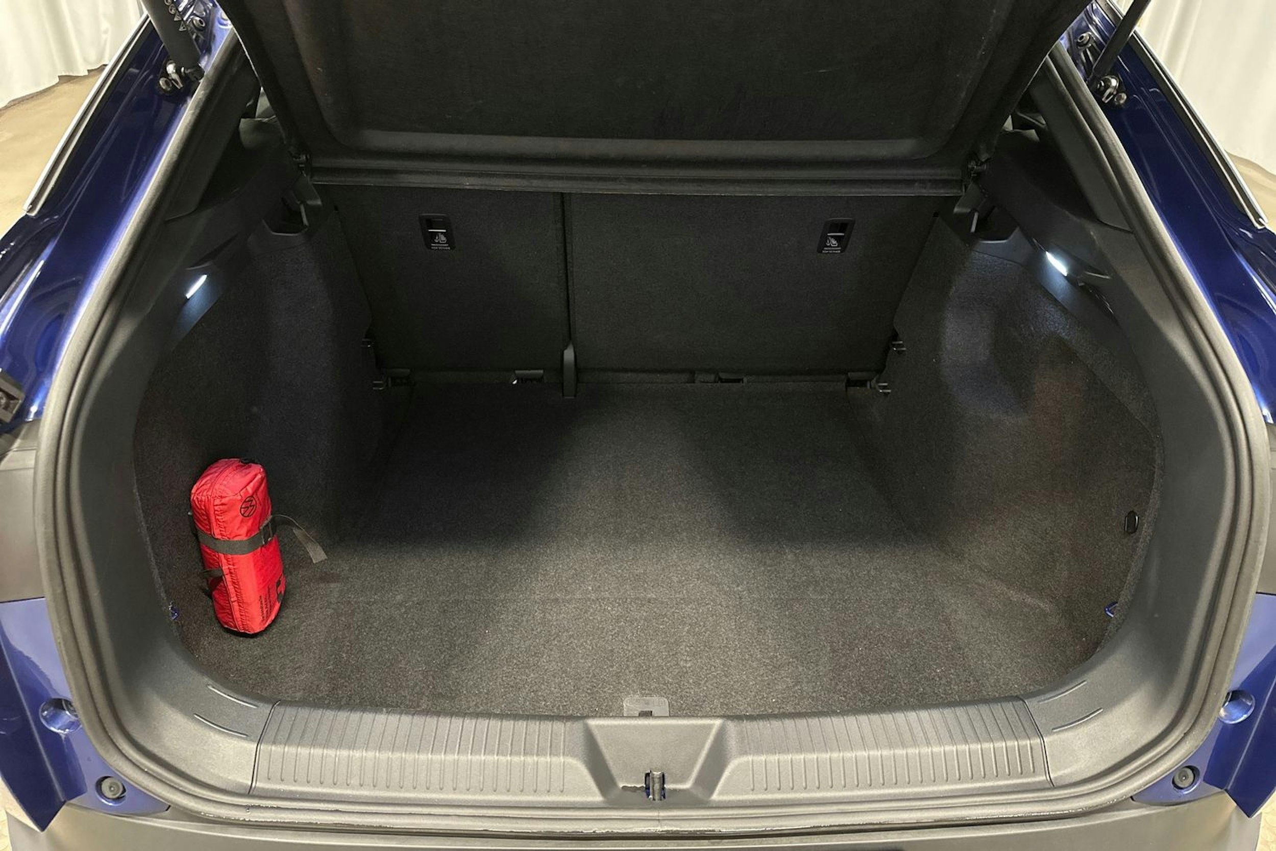 sininen Volkswagen ID.5 2023 kuva 14.