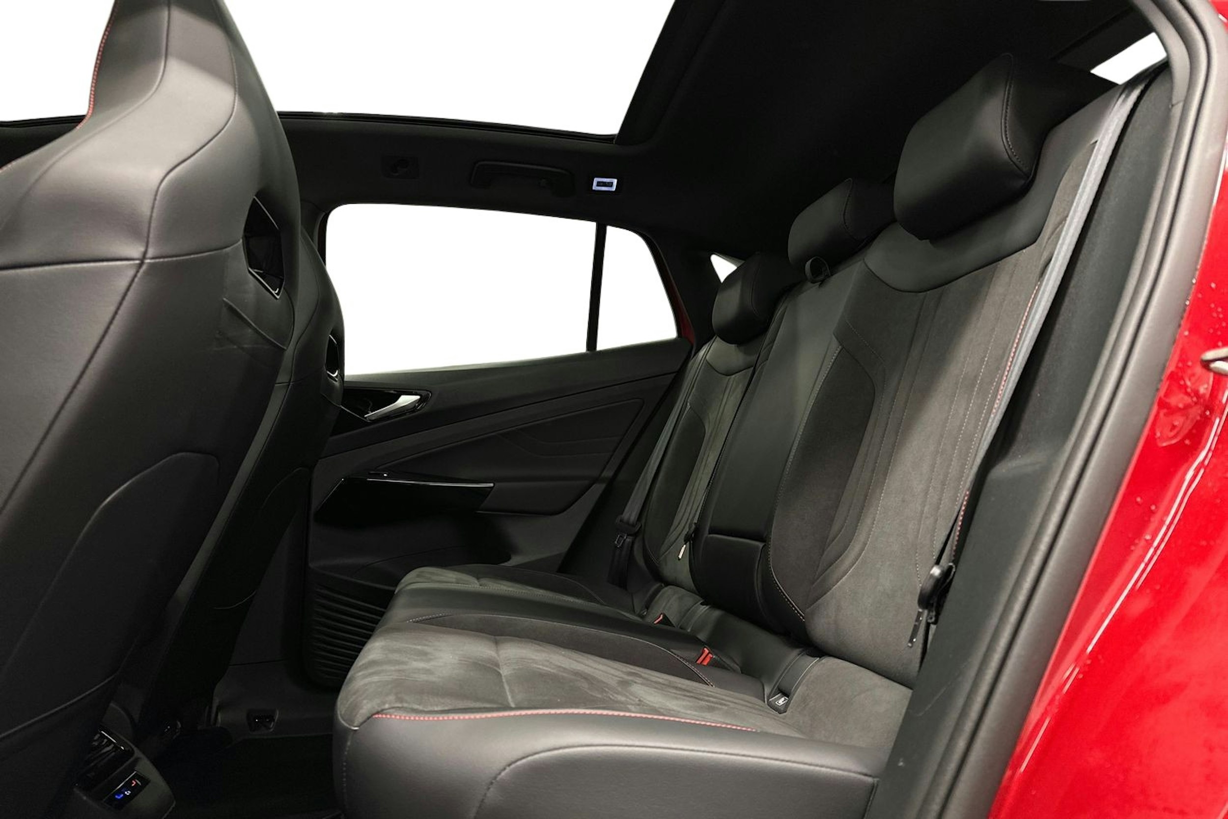 punainen Volkswagen ID.5 2024 kuva 10.
