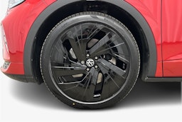 punainen Volkswagen ID.5 2024 kuva 11.