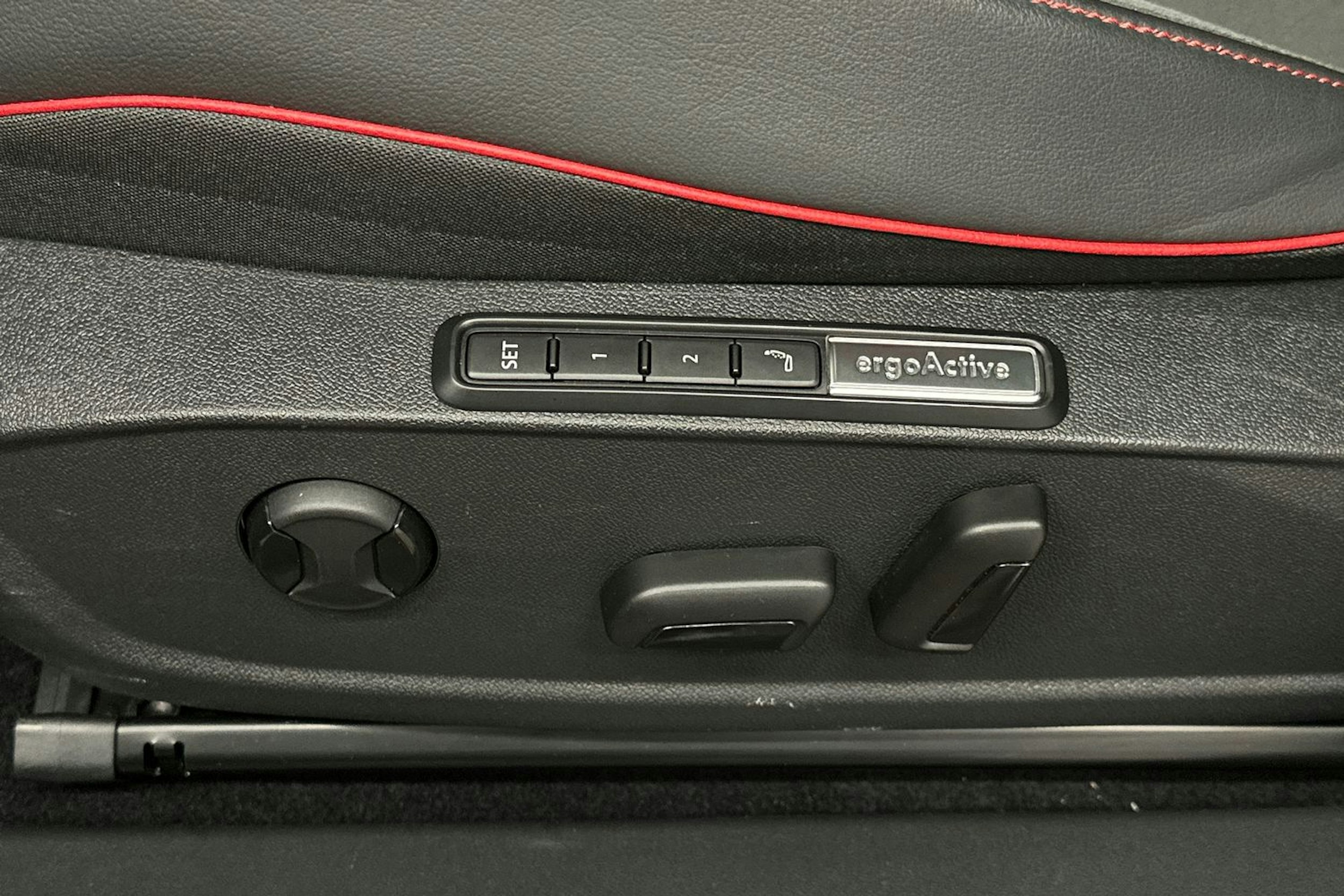 punainen Volkswagen ID.5 2024 kuva 16.