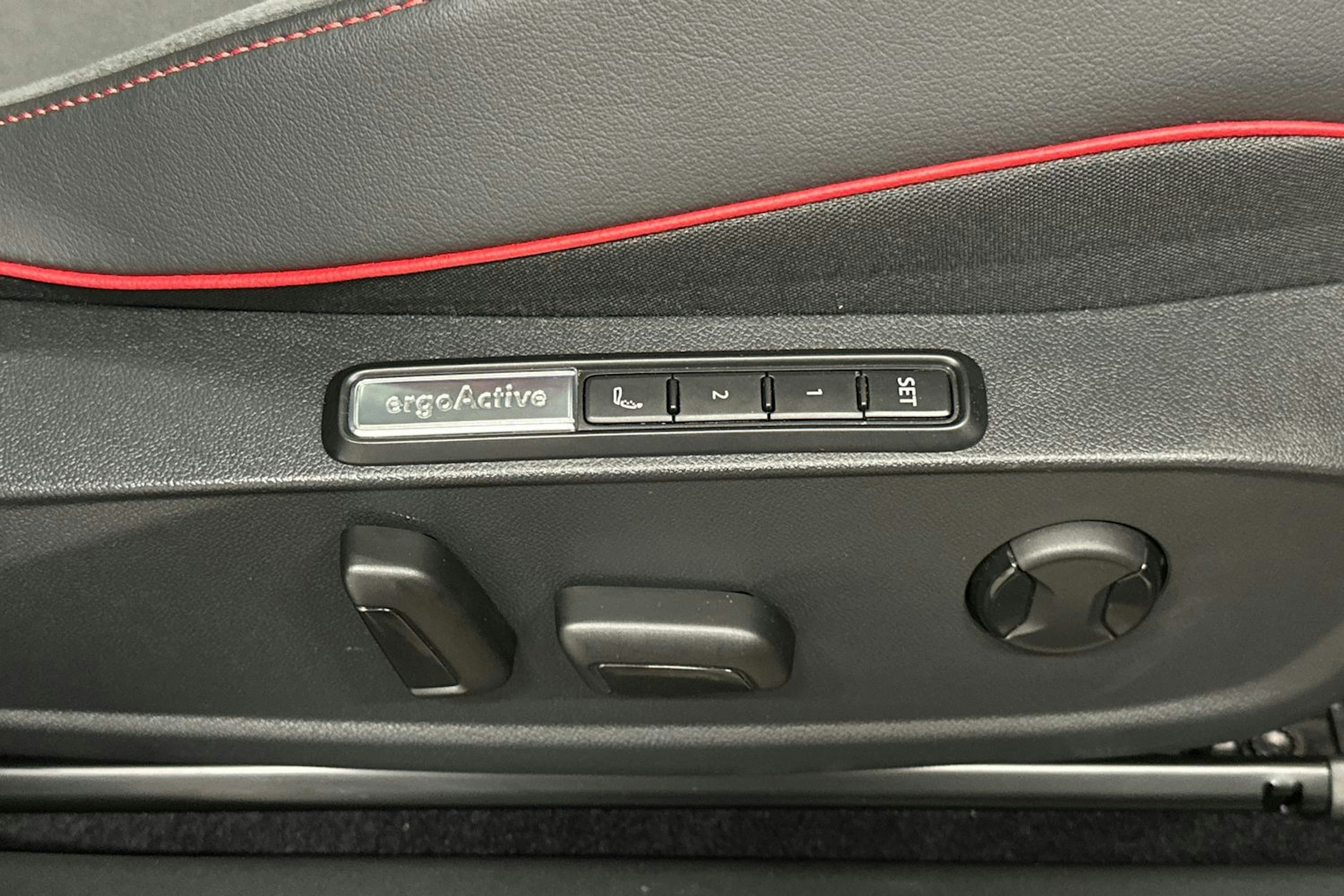 punainen Volkswagen ID.5 2024 kuva 17.