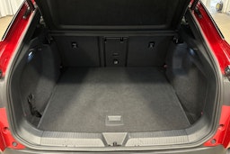 punainen Volkswagen ID.5 2024 kuva 18.