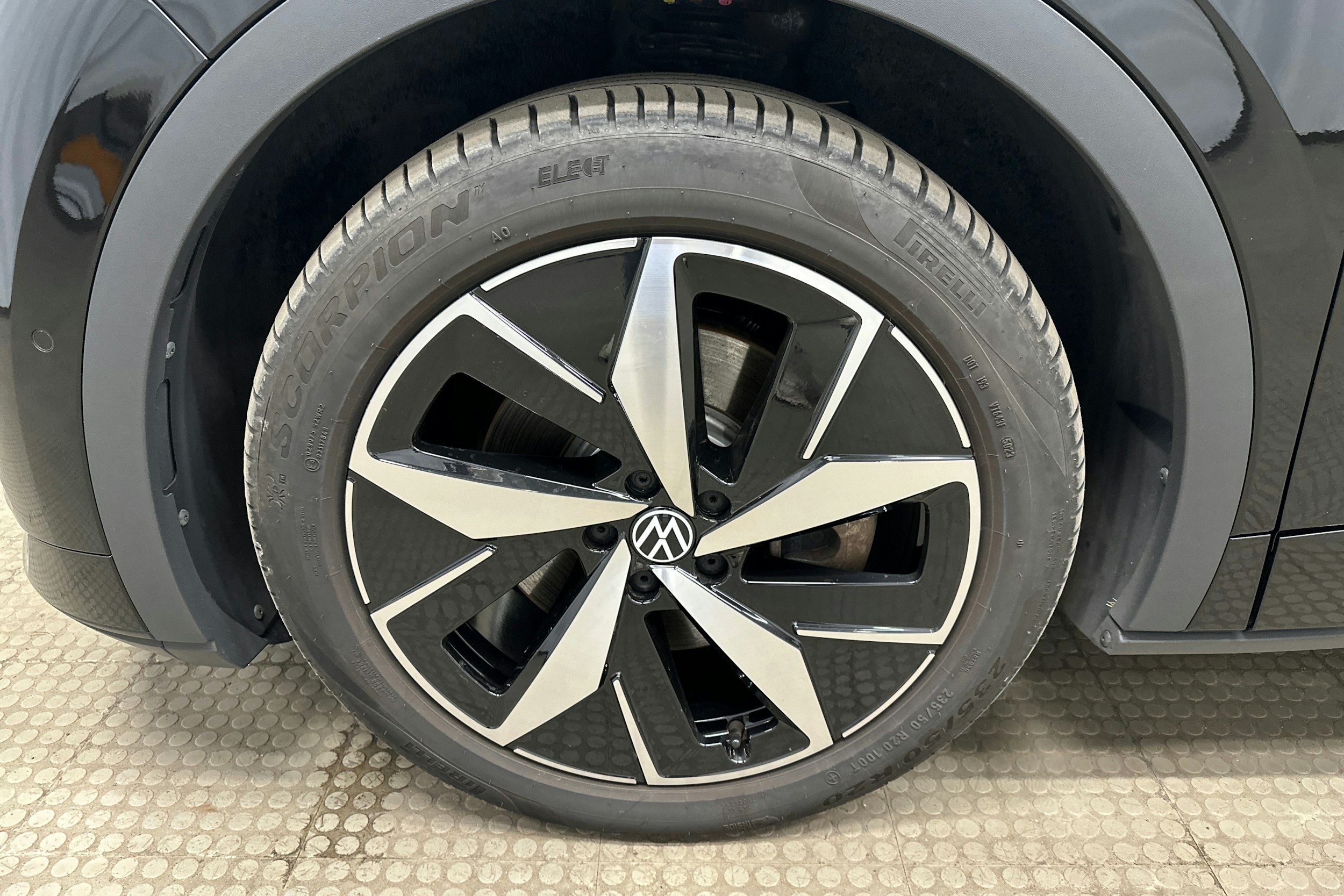 musta Volkswagen ID.5 2024 kuva 11.