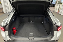 valkoinen Volkswagen ID.5 2024 kuva 14.