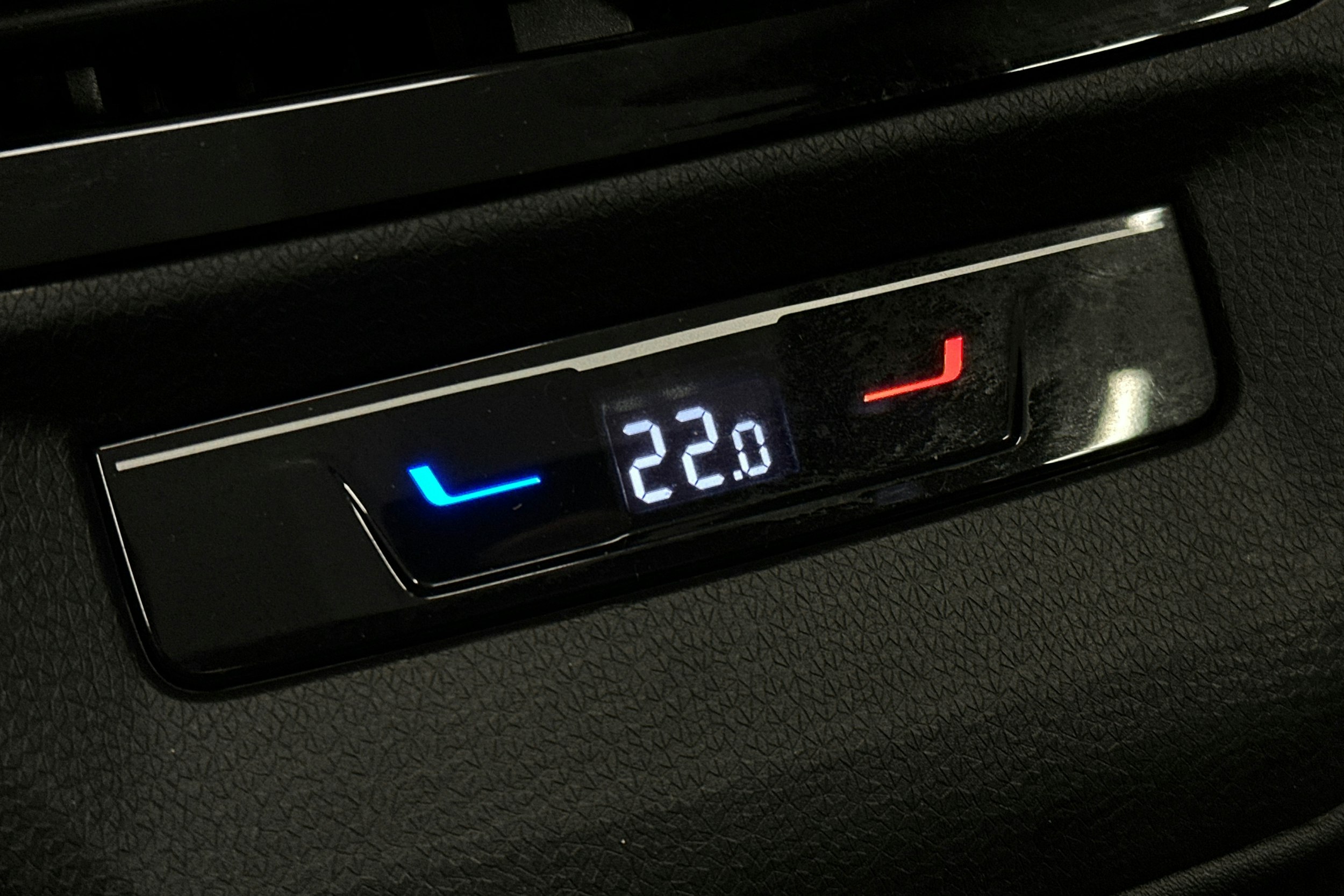 valkoinen Volkswagen ID.5 2024 kuva 17.