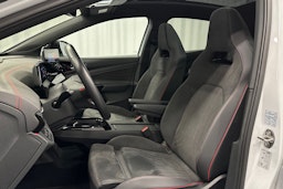 valkoinen Volkswagen ID.5 2024 kuva 18.