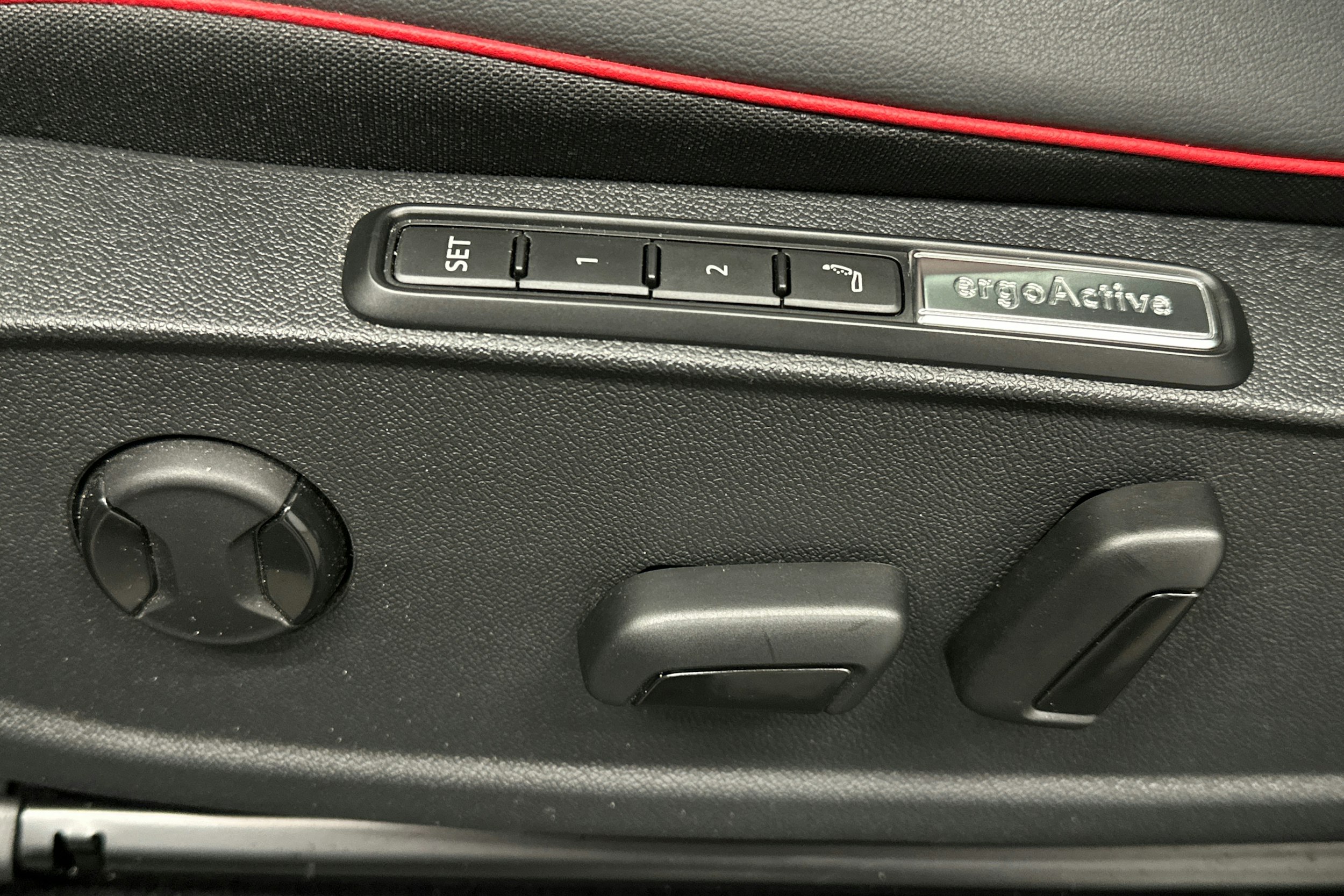 valkoinen Volkswagen ID.5 2024 kuva 19.