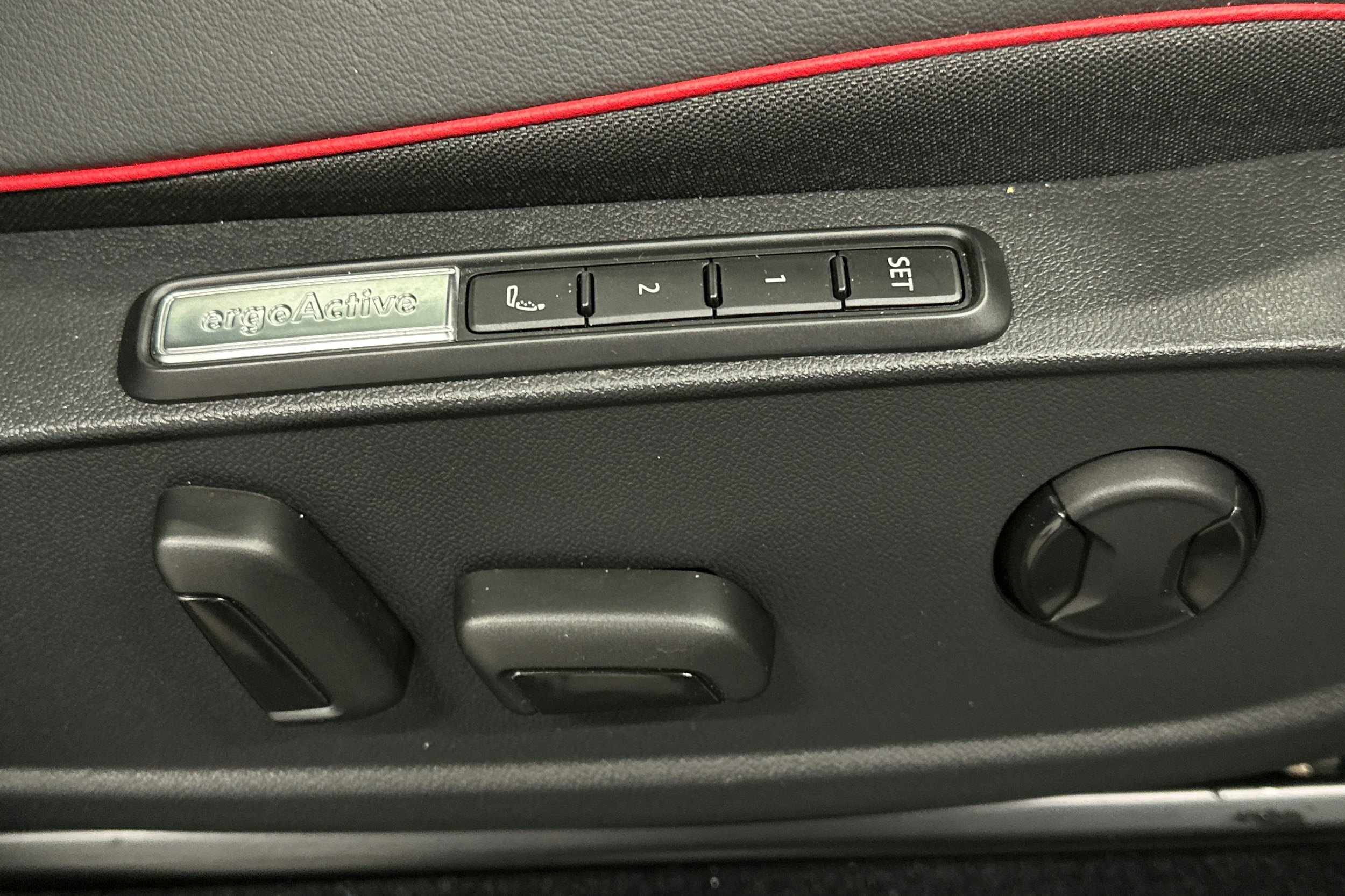 valkoinen Volkswagen ID.5 2024 kuva 20.