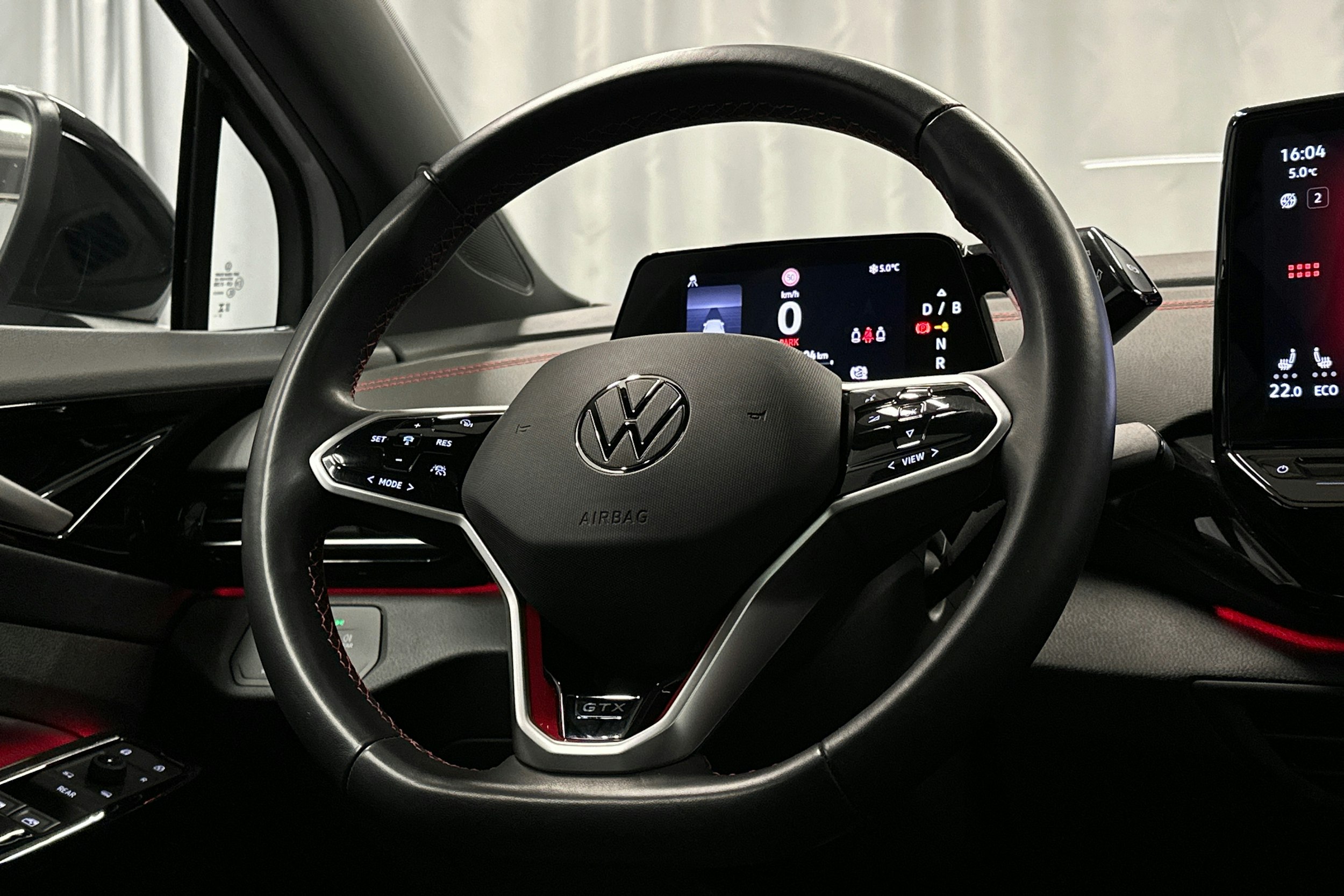 valkoinen Volkswagen ID.5 2024 kuva 21.