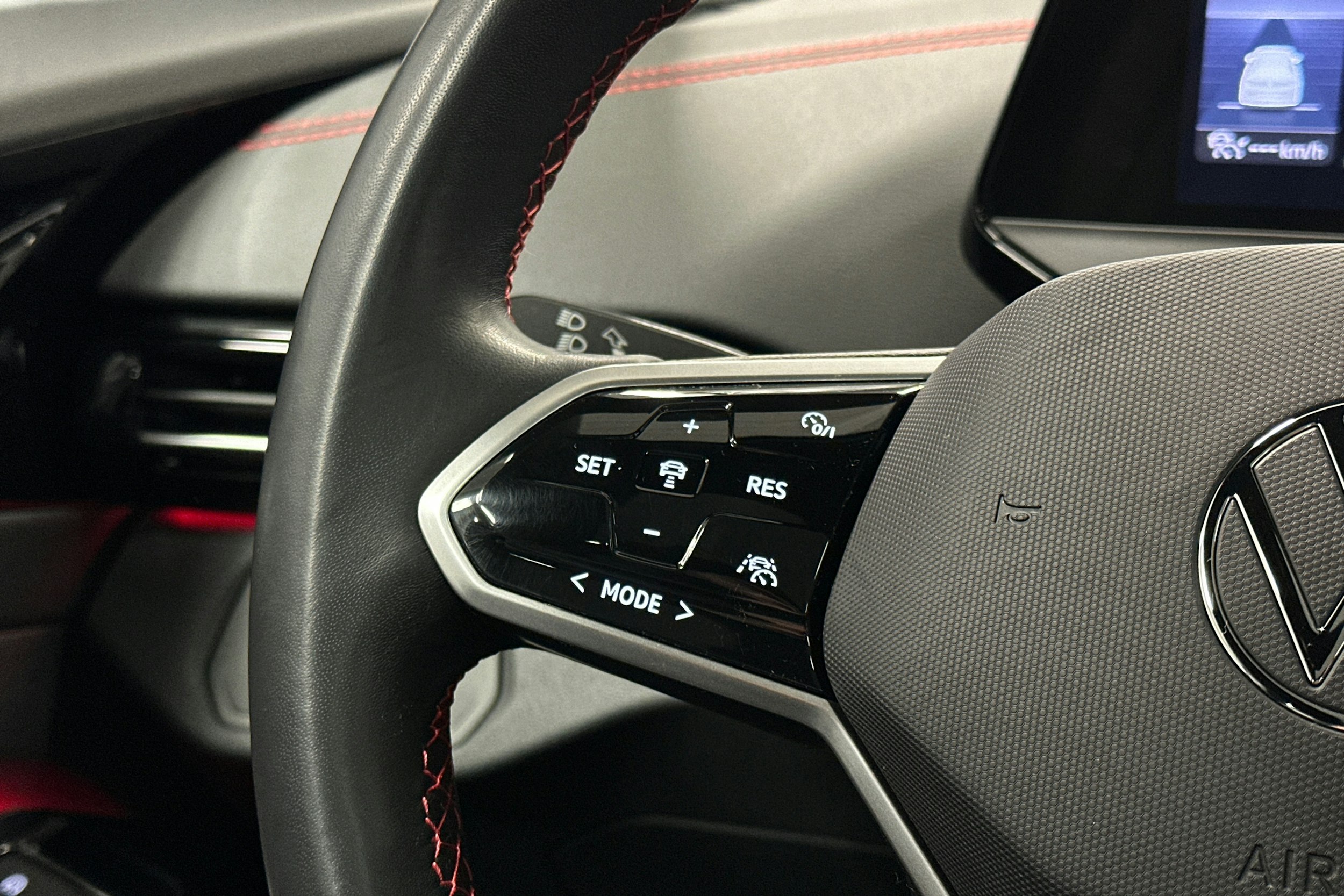 valkoinen Volkswagen ID.5 2024 kuva 22.