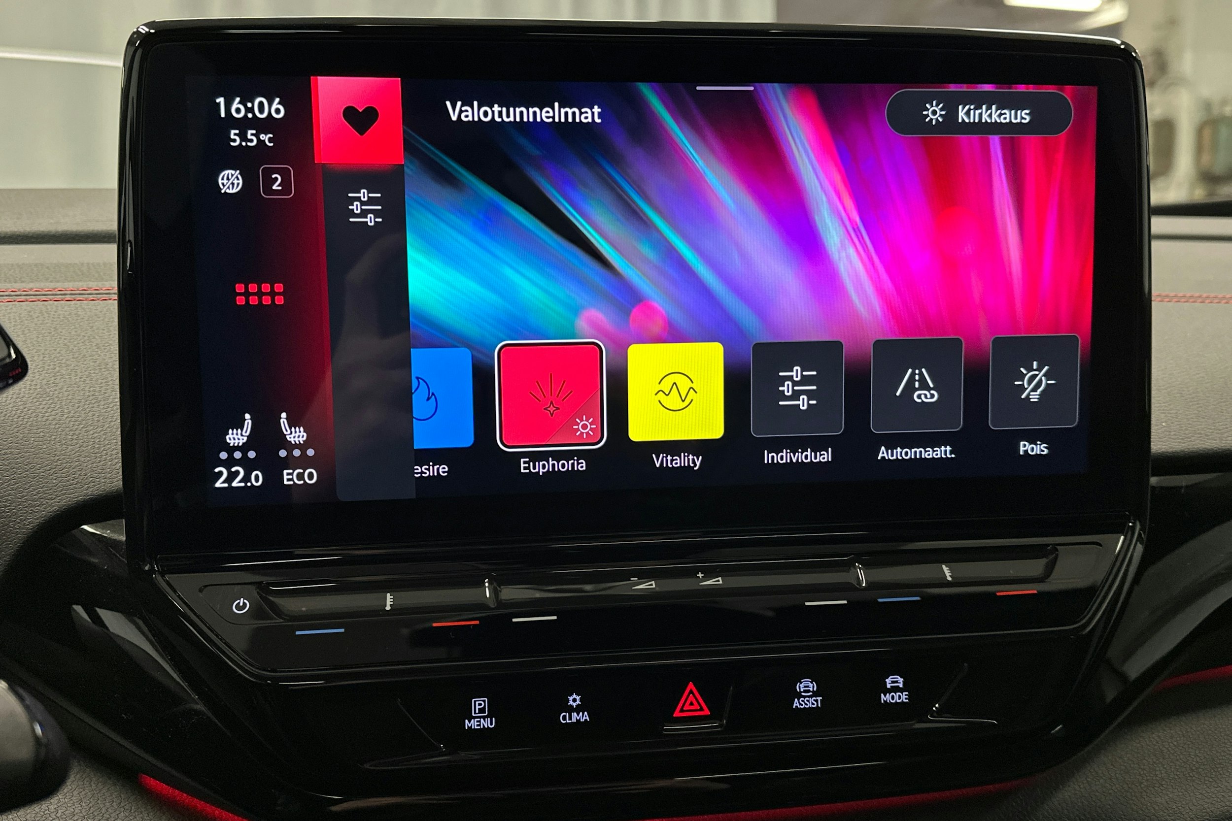 valkoinen Volkswagen ID.5 2024 kuva 28.