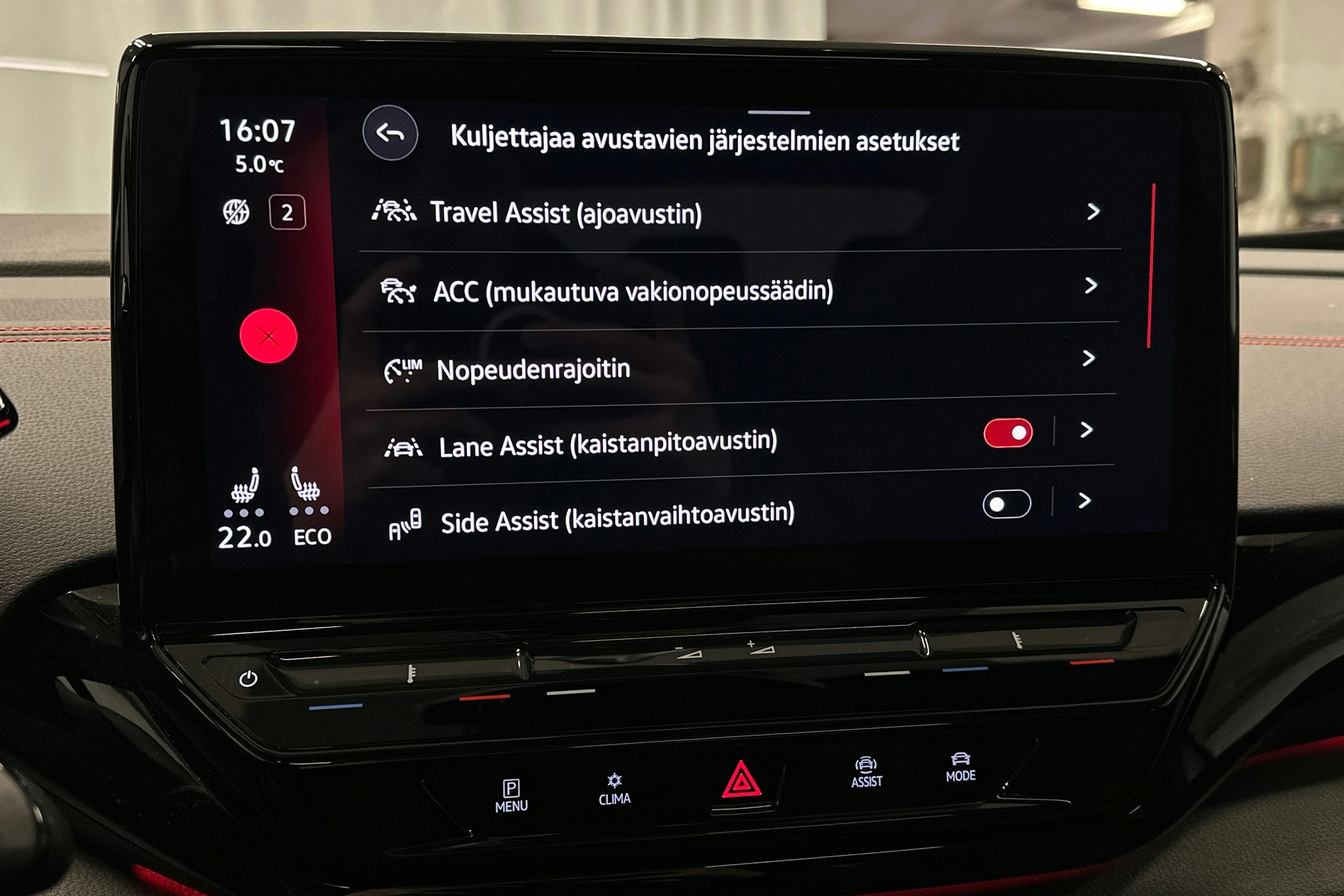 valkoinen Volkswagen ID.5 2024 kuva 30.