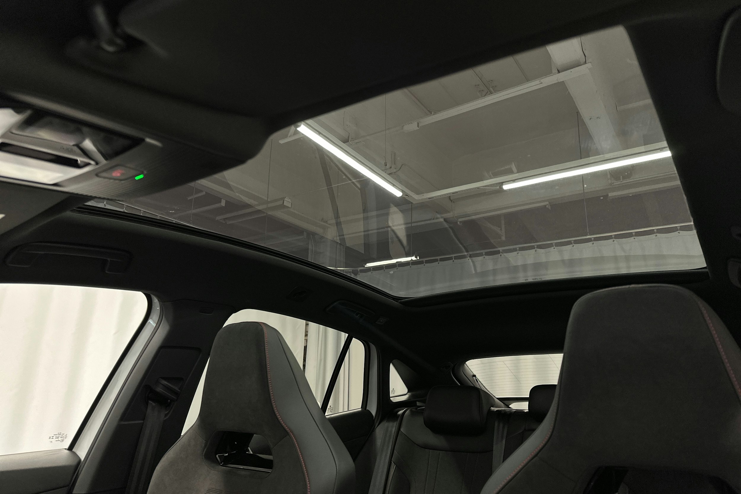 valkoinen Volkswagen ID.5 2024 kuva 33.