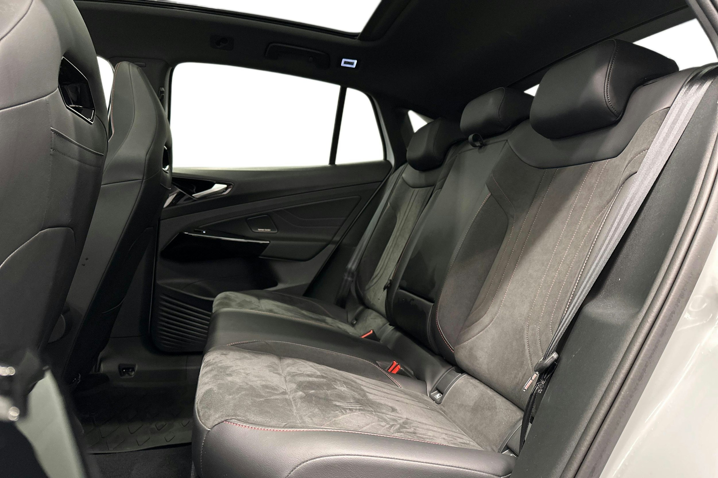 valkoinen Volkswagen ID.5 2024 kuva 10.