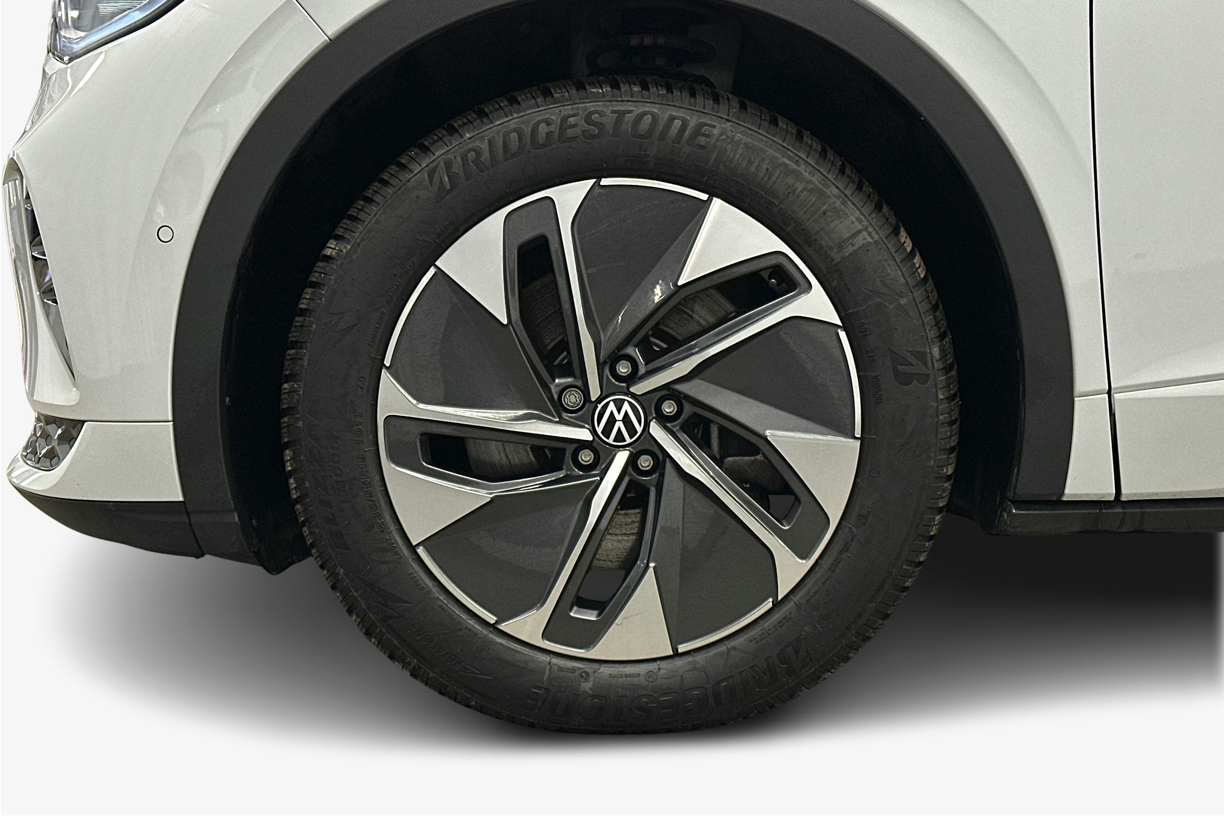 valkoinen Volkswagen ID.5 2024 kuva 11.