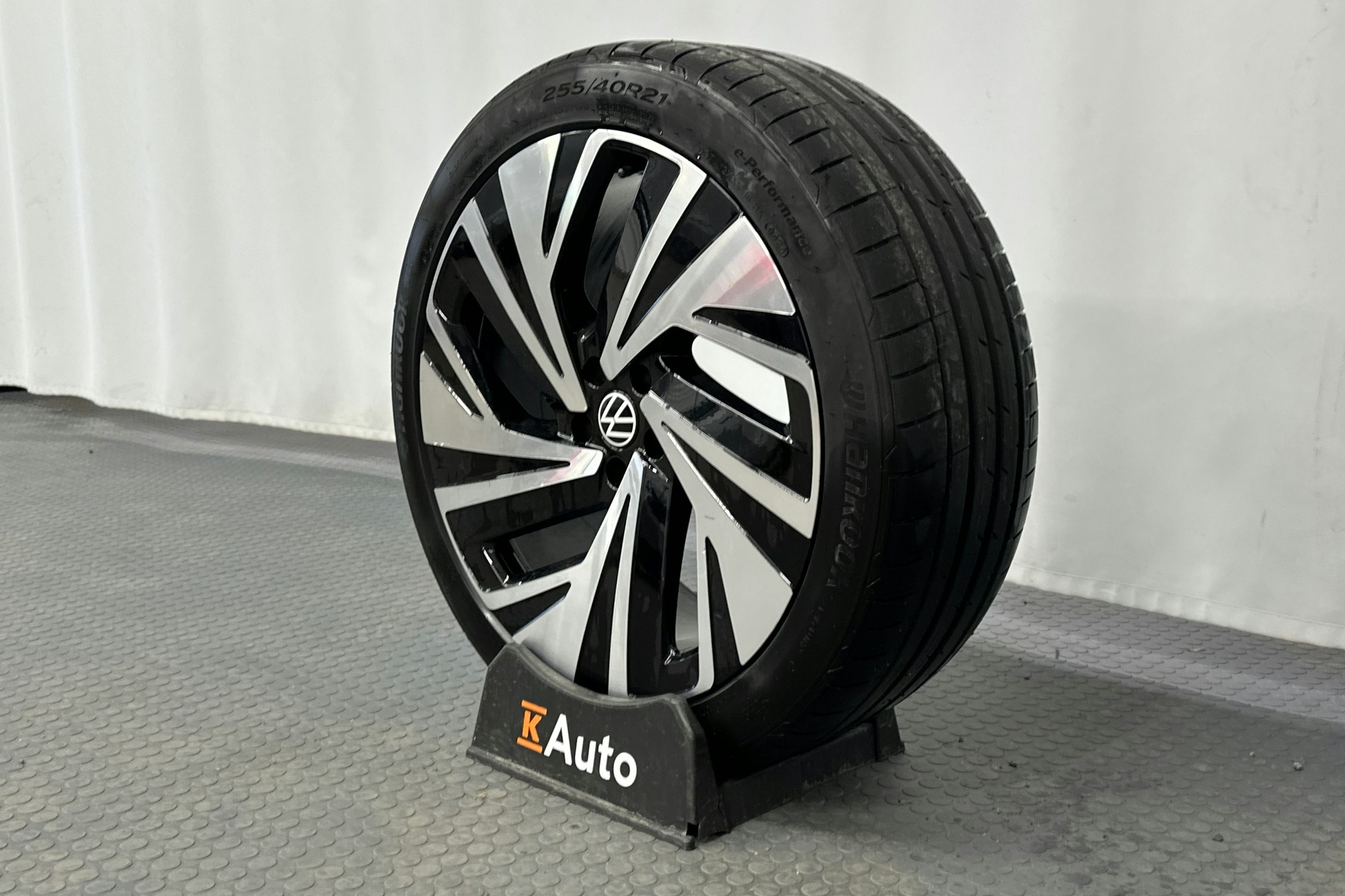 valkoinen Volkswagen ID.5 2024 kuva 13.