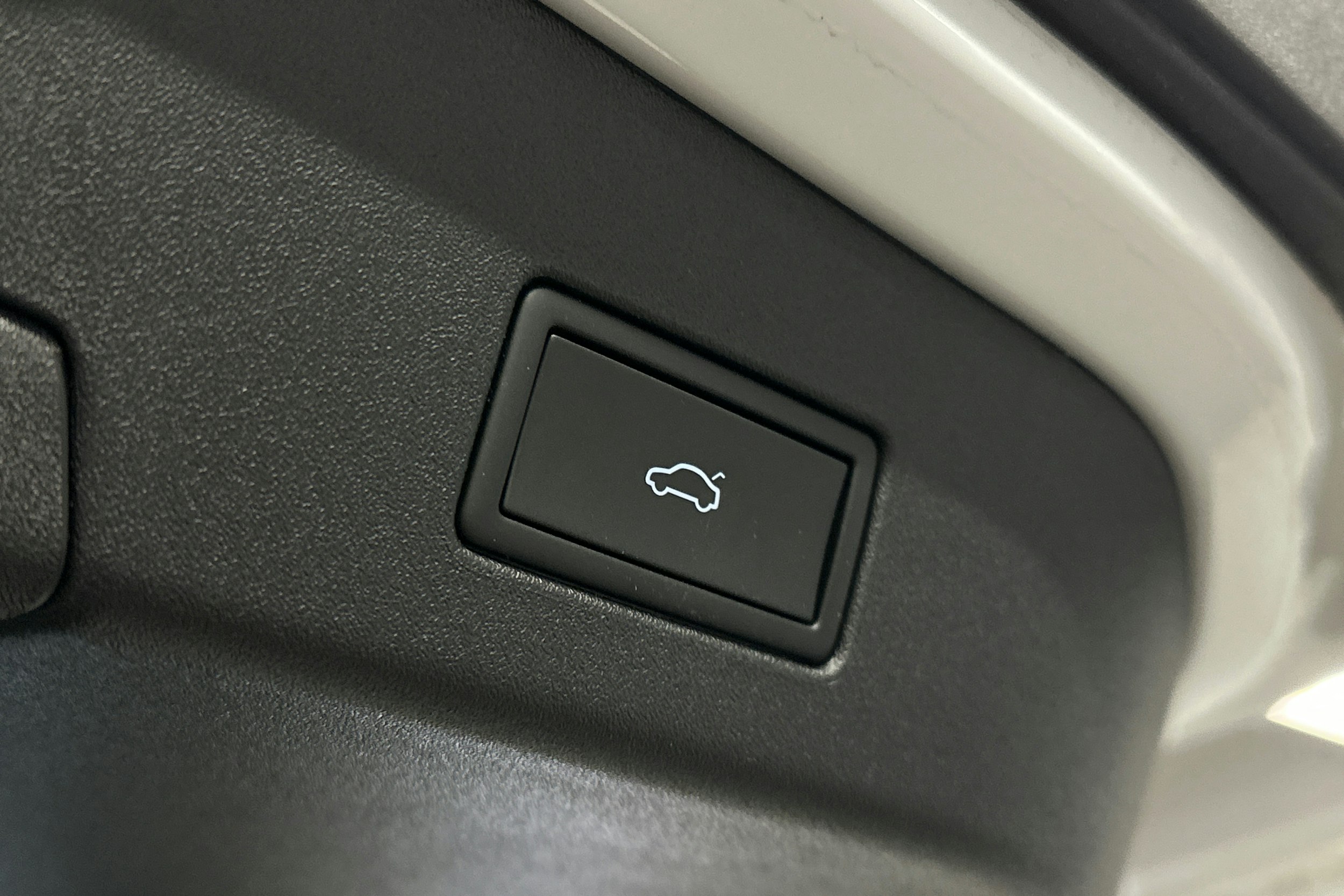 valkoinen Volkswagen ID.5 2024 kuva 15.