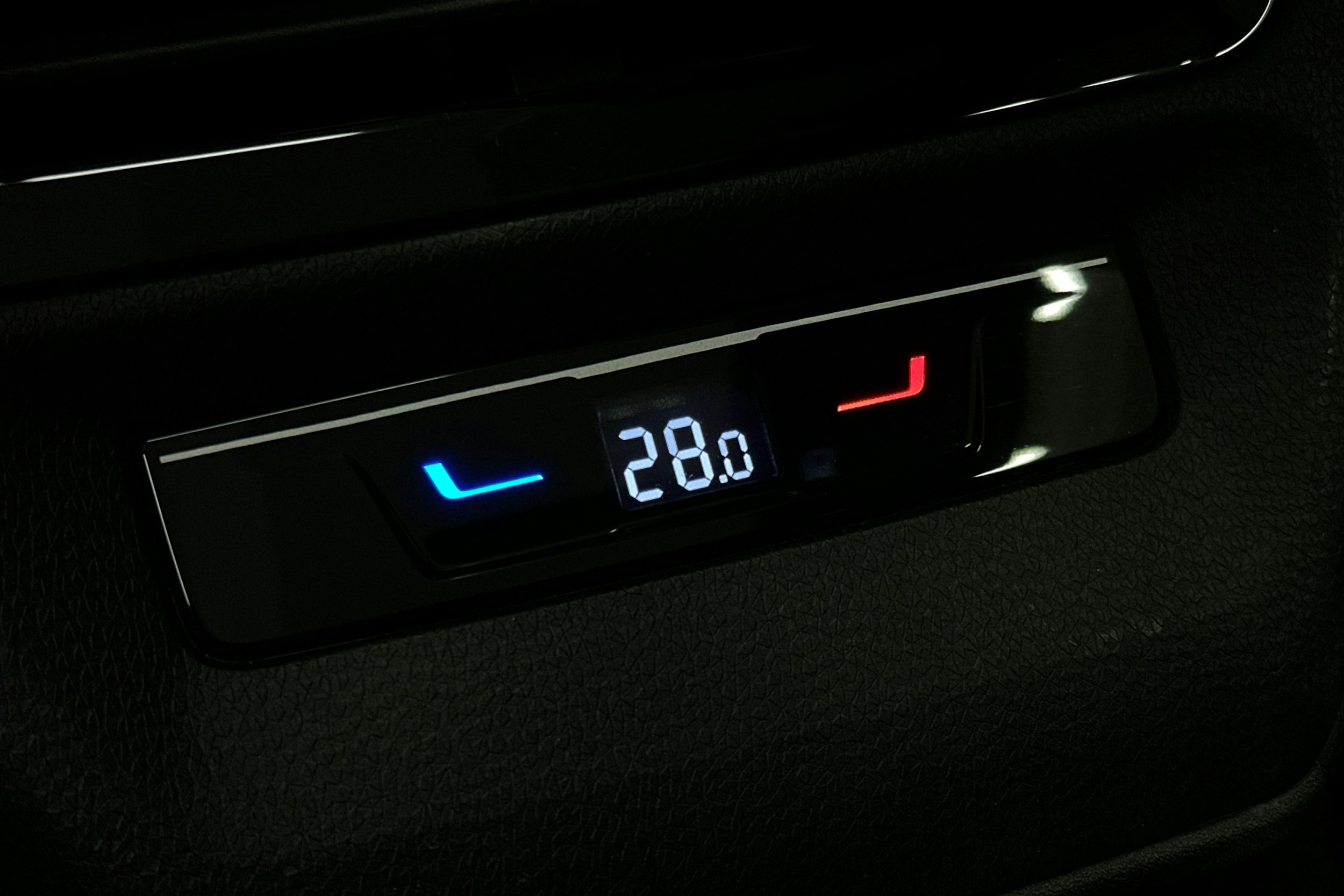 valkoinen Volkswagen ID.5 2024 kuva 17.