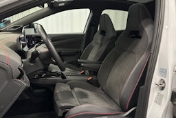 valkoinen Volkswagen ID.5 2024 kuva 18.