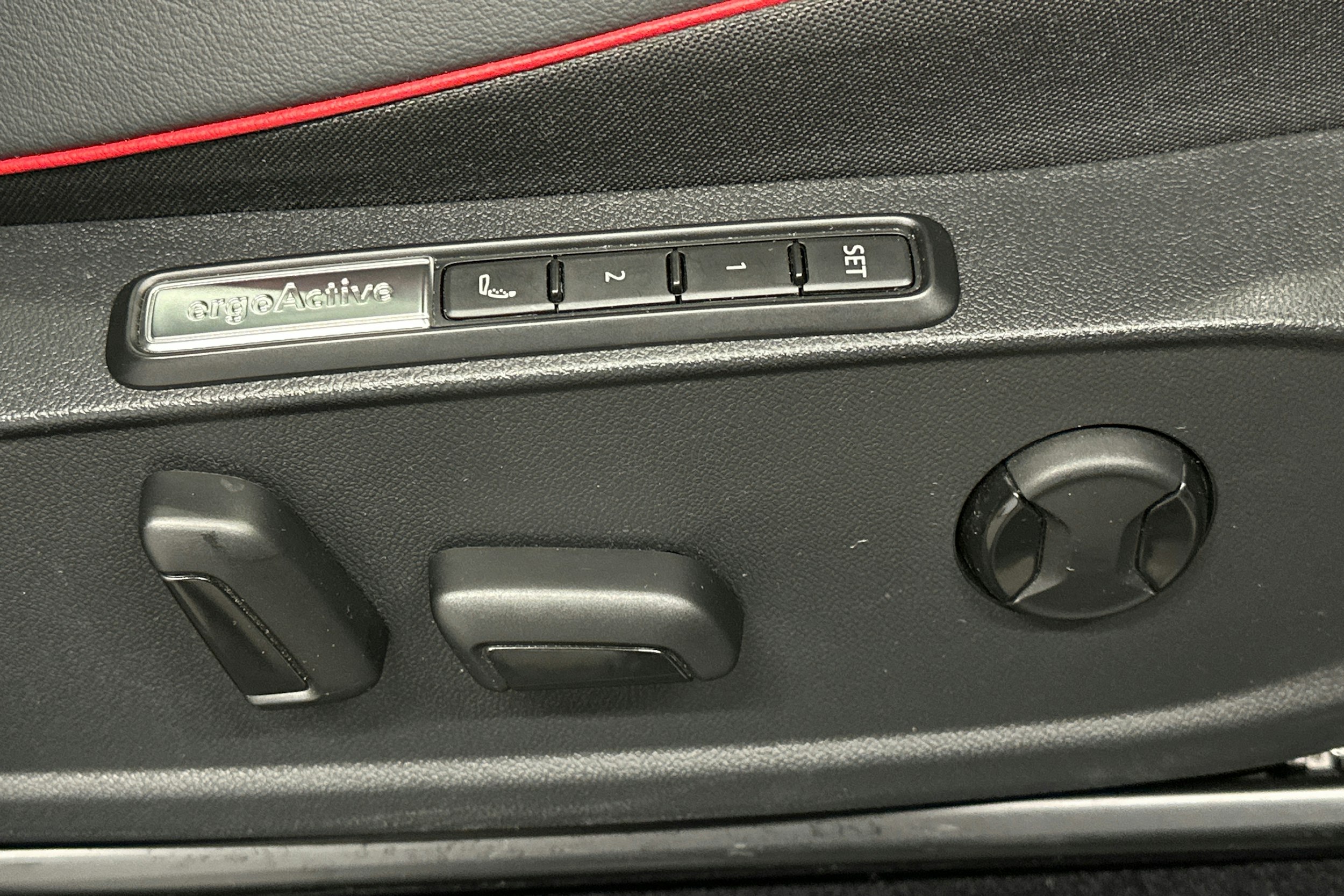 valkoinen Volkswagen ID.5 2024 kuva 20.