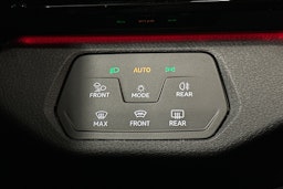 valkoinen Volkswagen ID.5 2024 kuva 27.