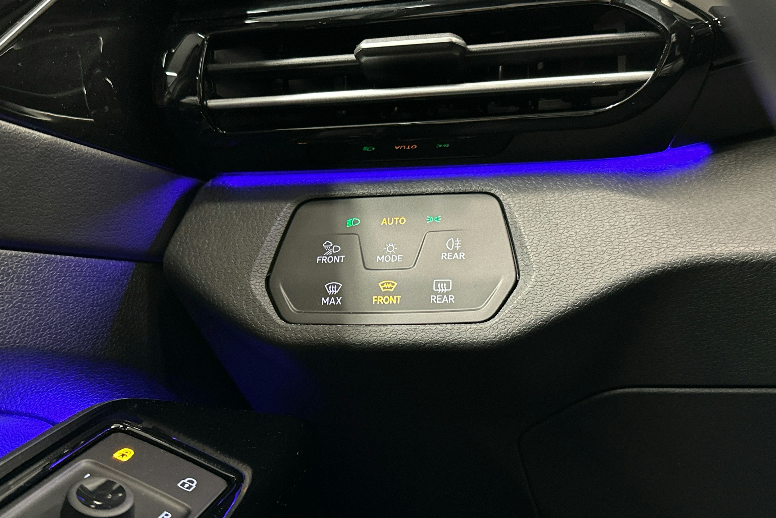 valkoinen Volkswagen ID.5 2024 kuva 12.