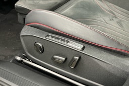 valkoinen Volkswagen ID.5 2024 kuva 21.