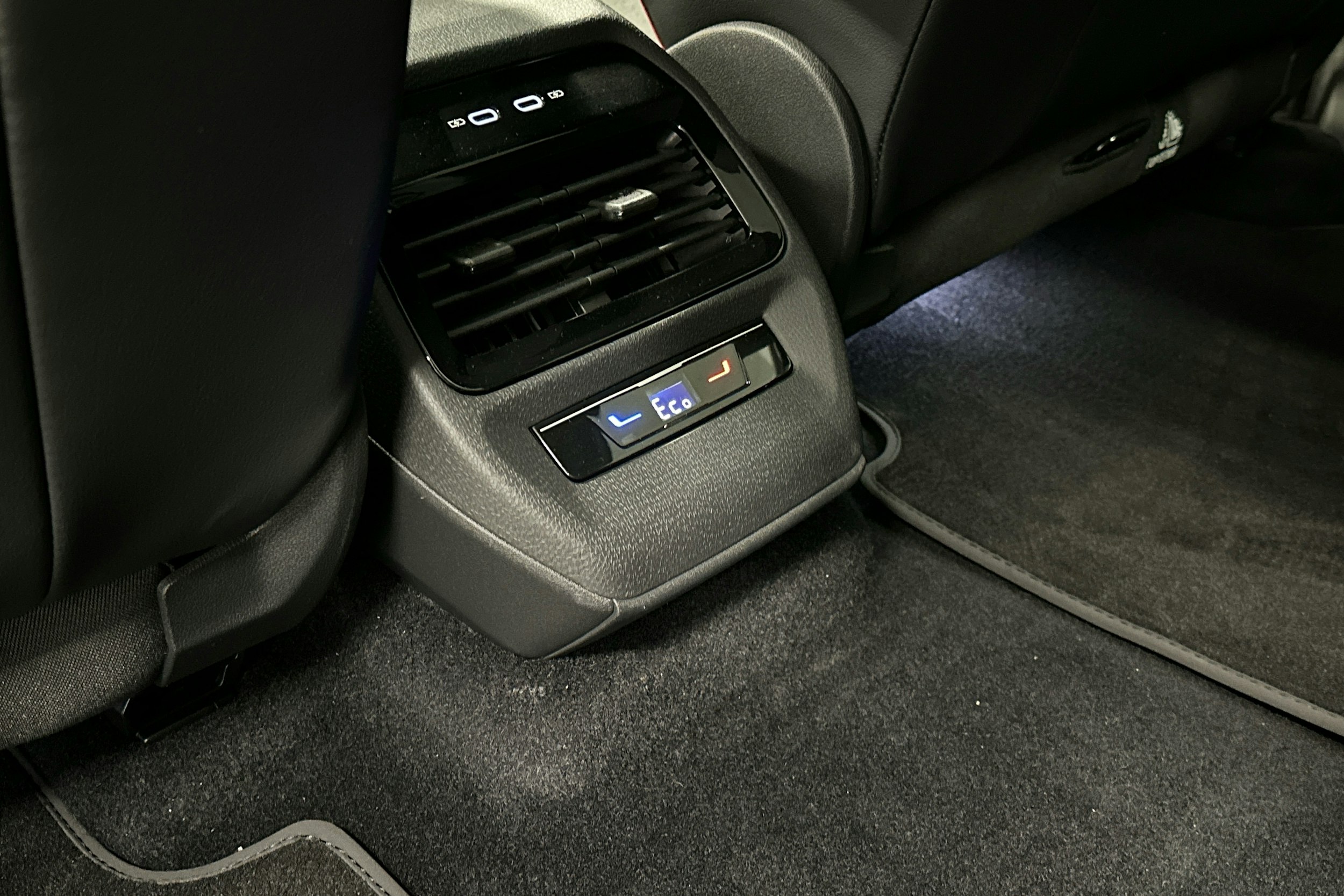 valkoinen Volkswagen ID.5 2024 kuva 24.