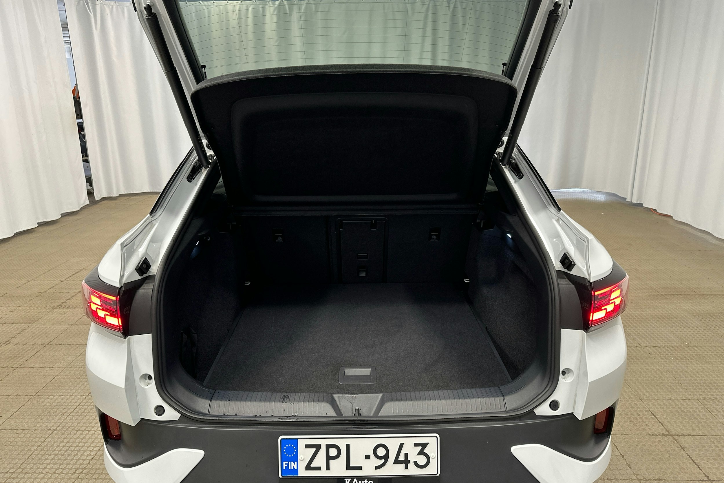 valkoinen Volkswagen ID.5 2024 kuva 25.