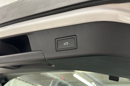 valkoinen Volkswagen ID.5 2024 kuva 26.