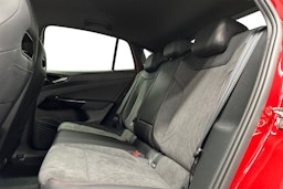 punainen Volkswagen ID.5 2025 kuva 10.