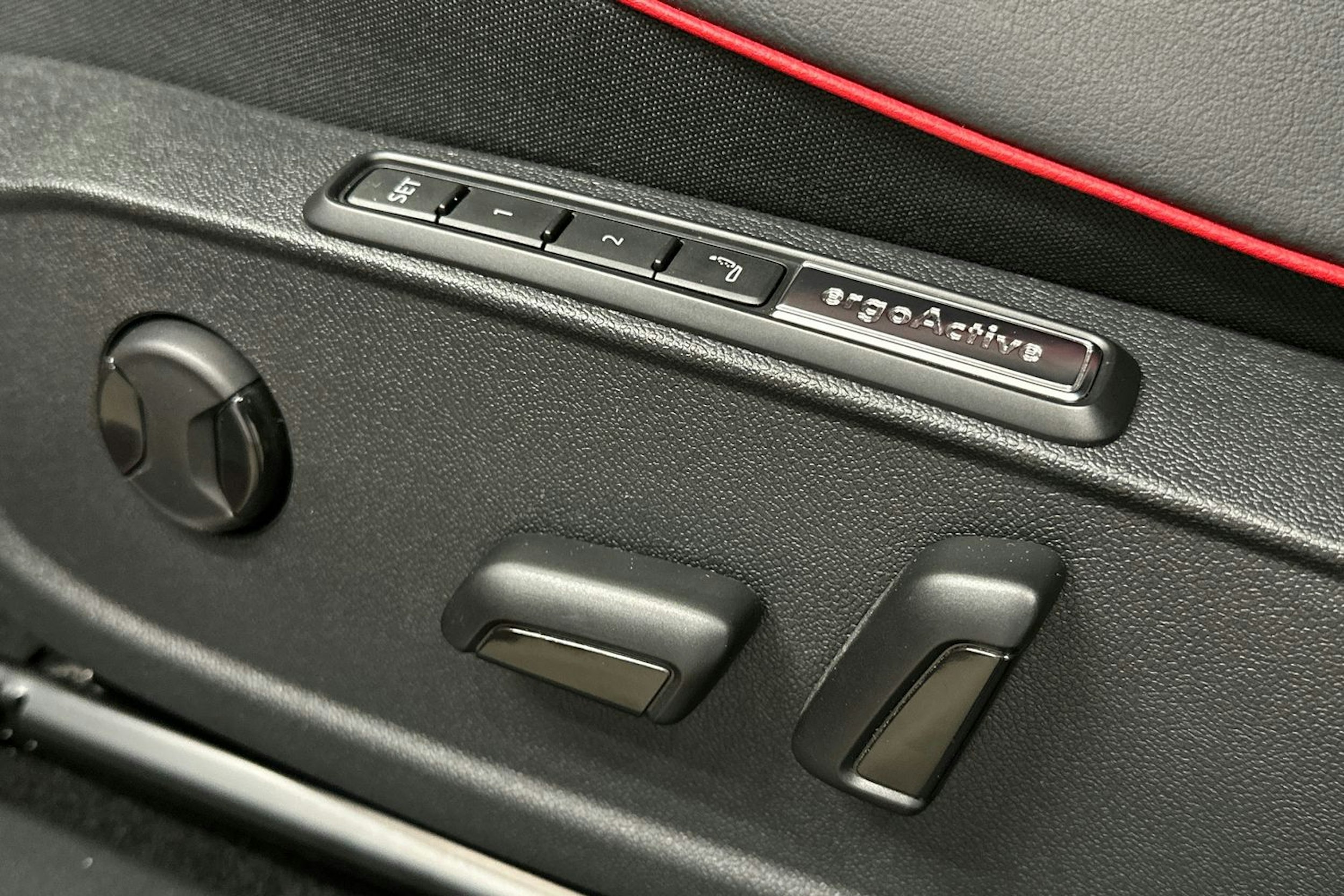 punainen Volkswagen ID.5 2025 kuva 16.