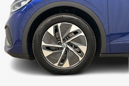 sininen Volkswagen ID.5 2025 kuva 9.