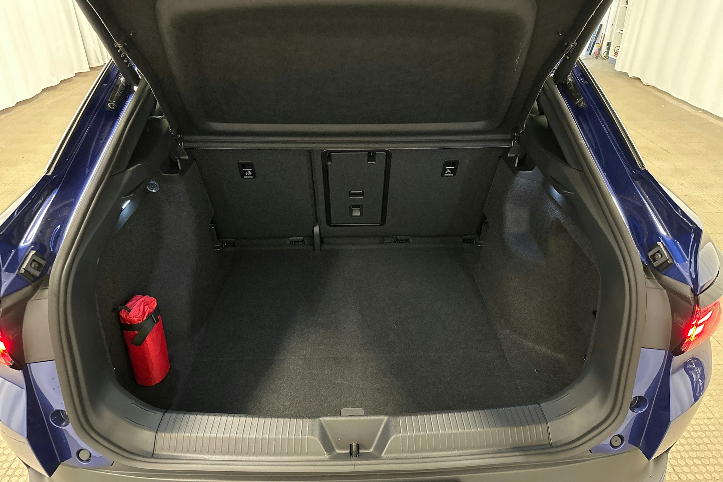 sininen Volkswagen ID.5 2025 kuva 11.