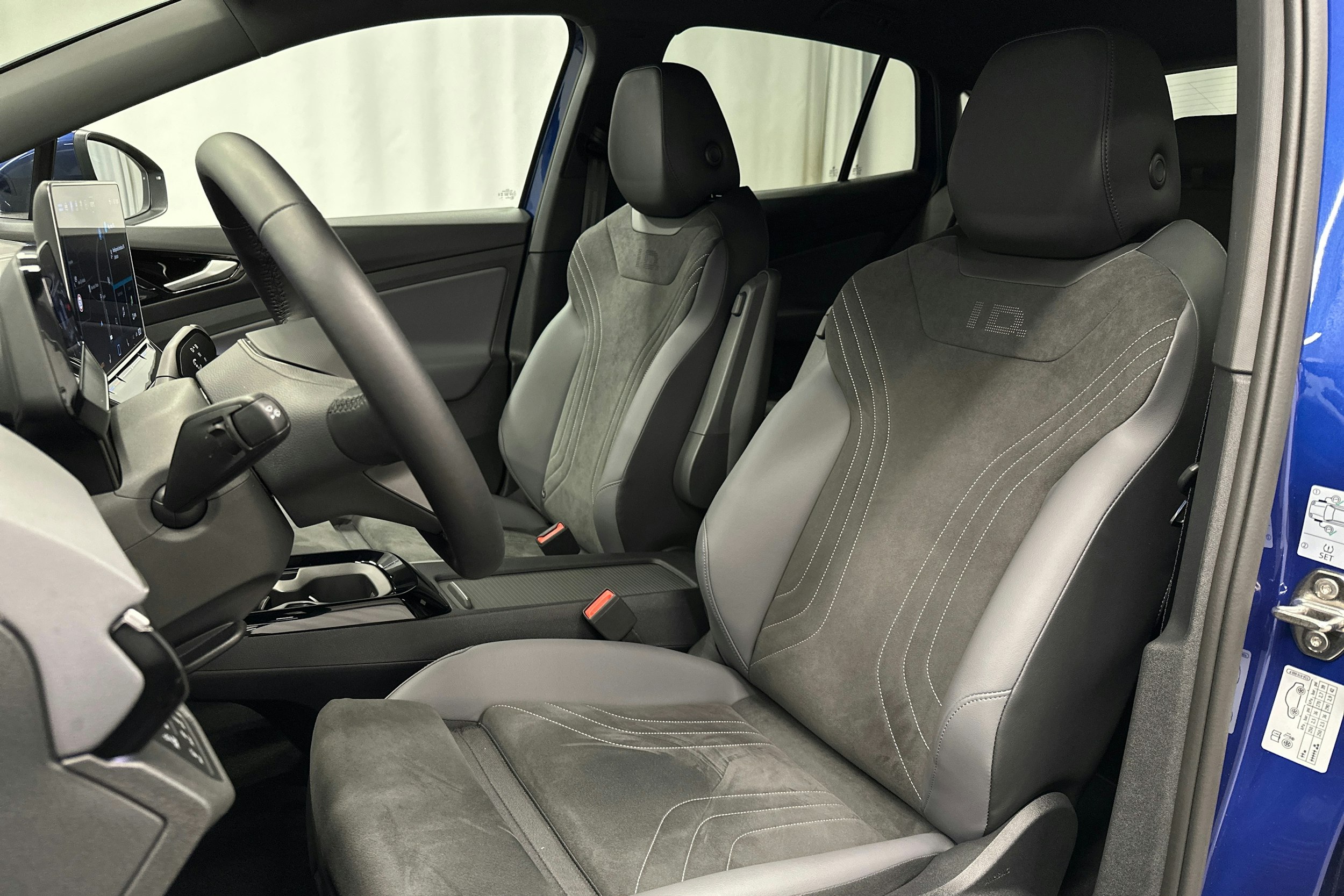 sininen Volkswagen ID.5 2025 kuva 14.