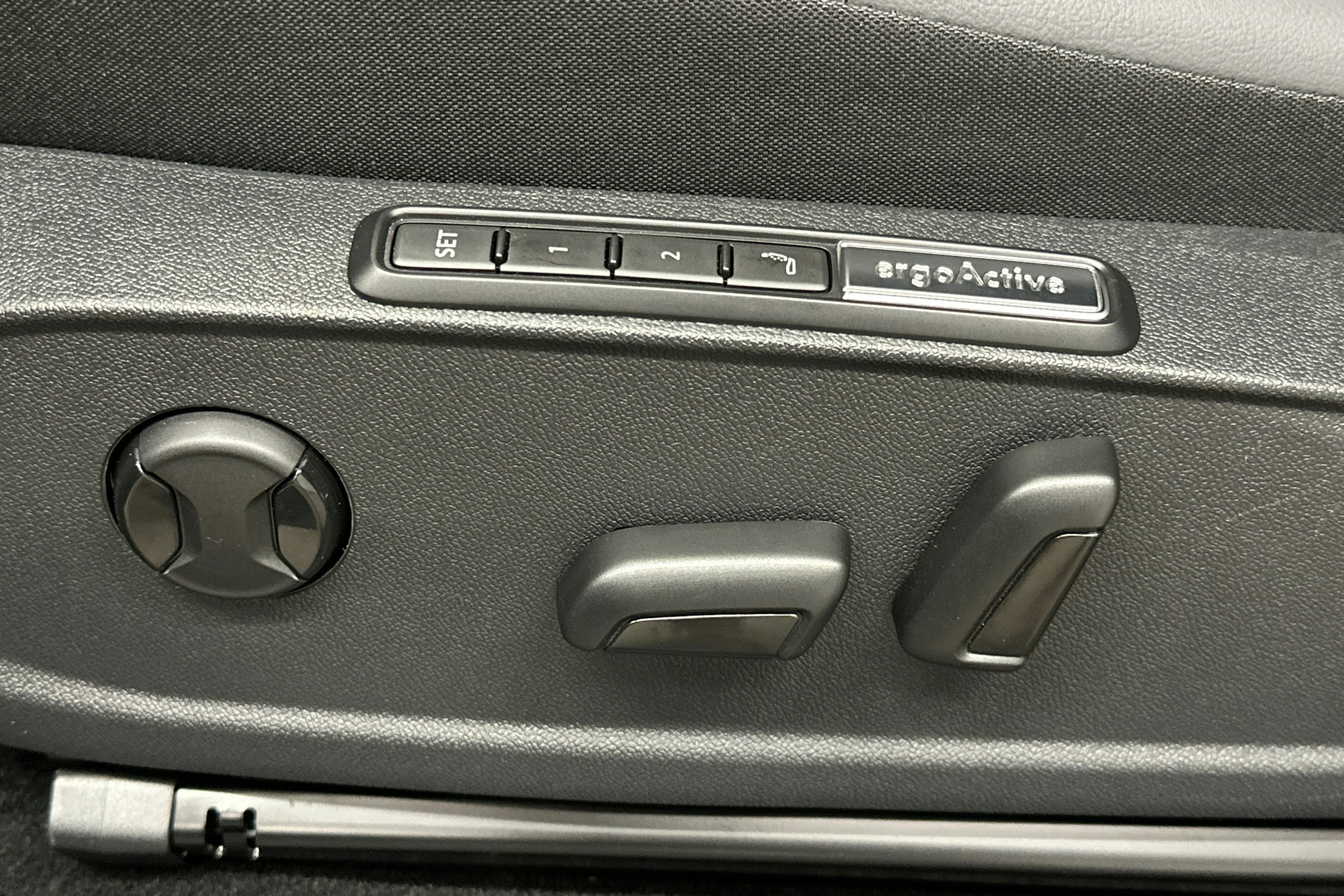 sininen Volkswagen ID.5 2025 kuva 15.