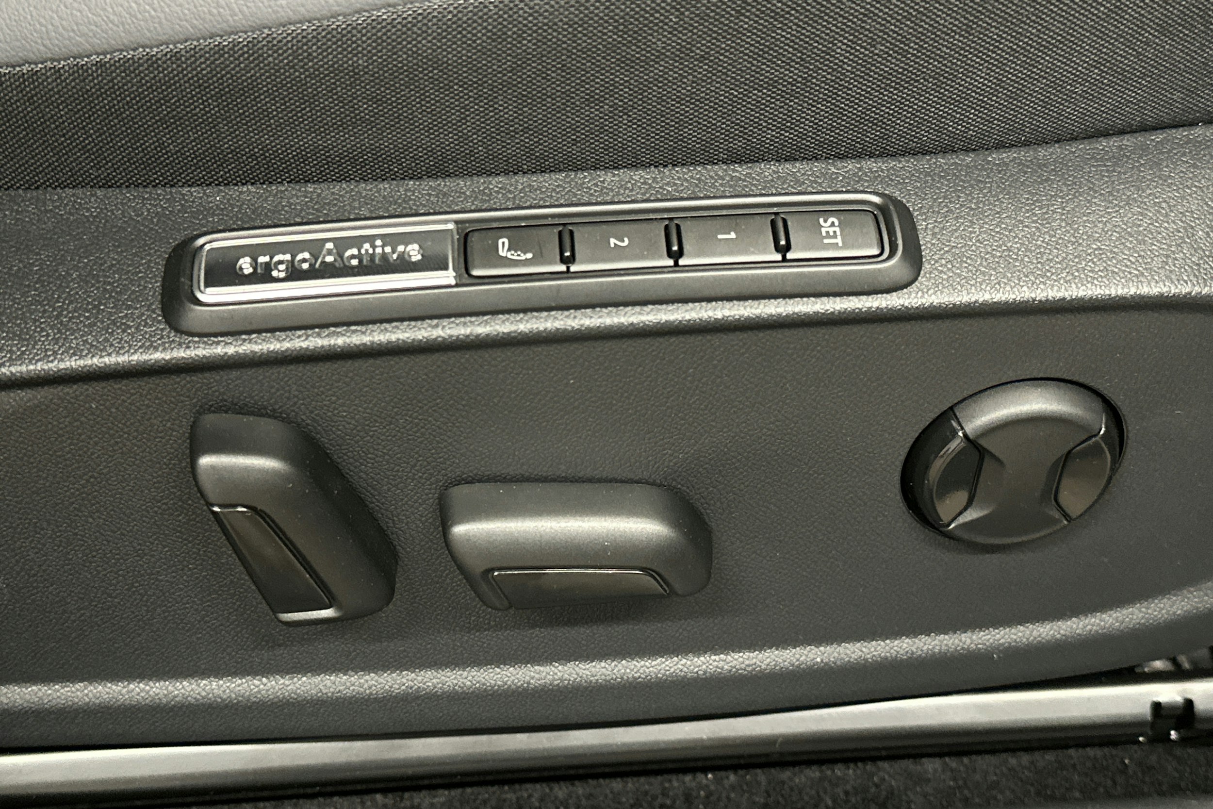 sininen Volkswagen ID.5 2025 kuva 16.