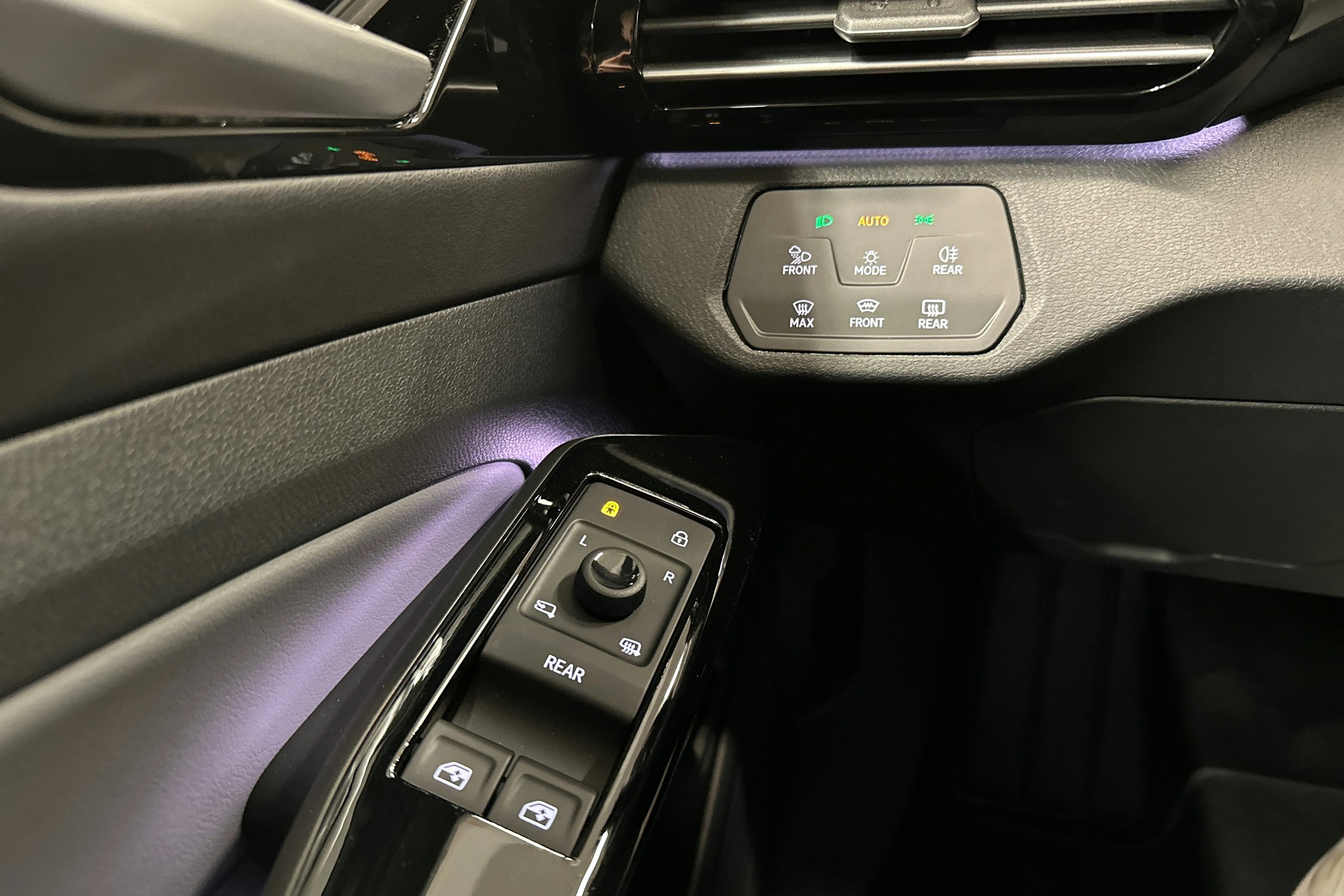 sininen Volkswagen ID.5 2025 kuva 18.