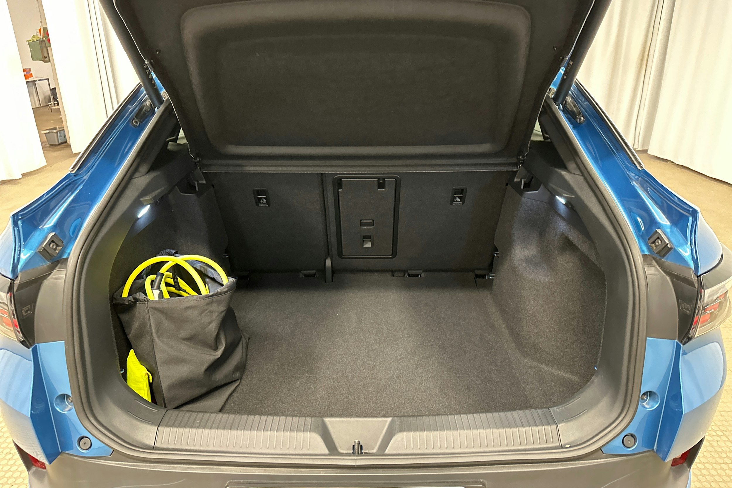 sininen Volkswagen ID.5 2025 kuva 32.