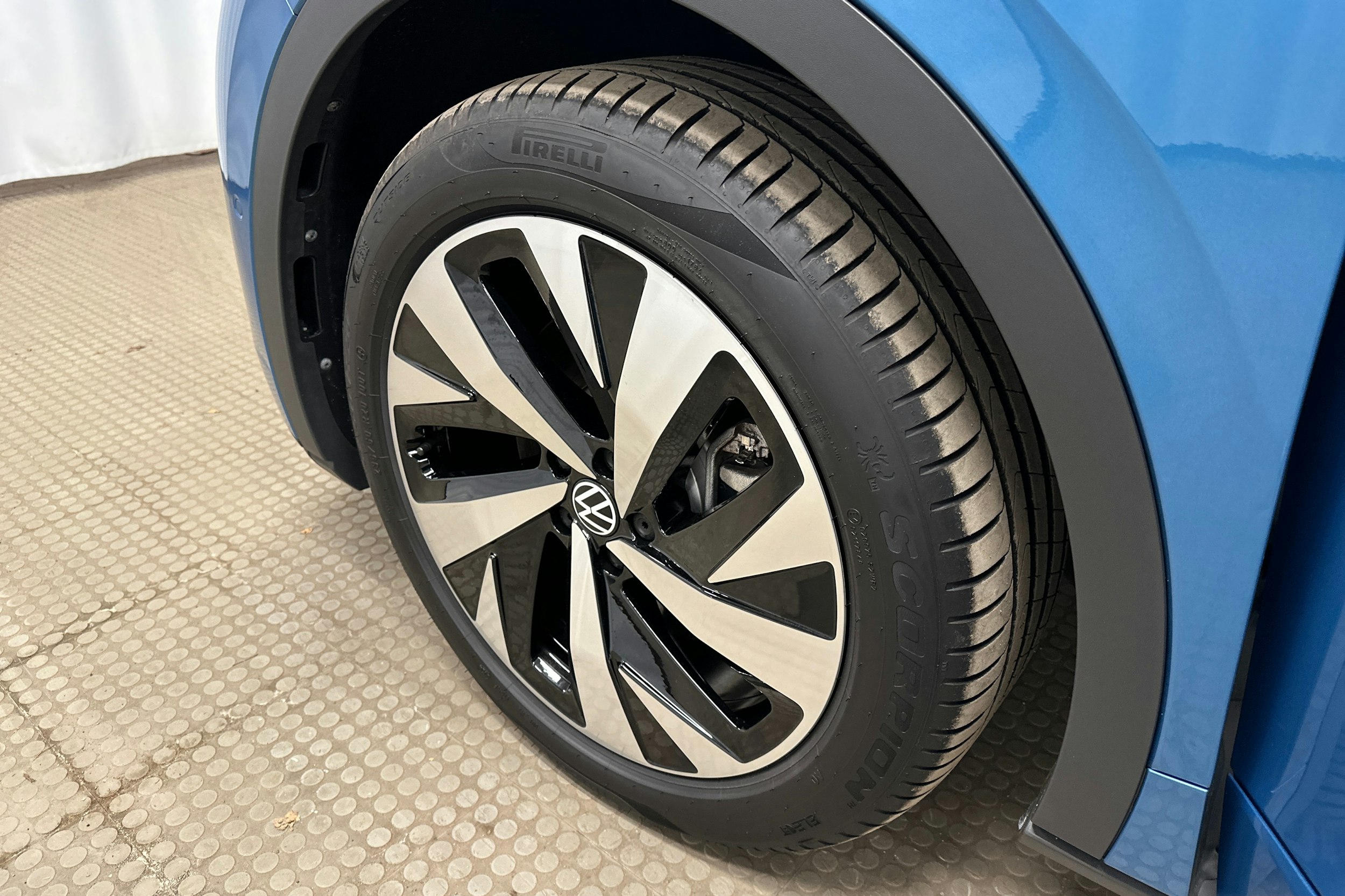 sininen Volkswagen ID.5 2025 kuva 13.