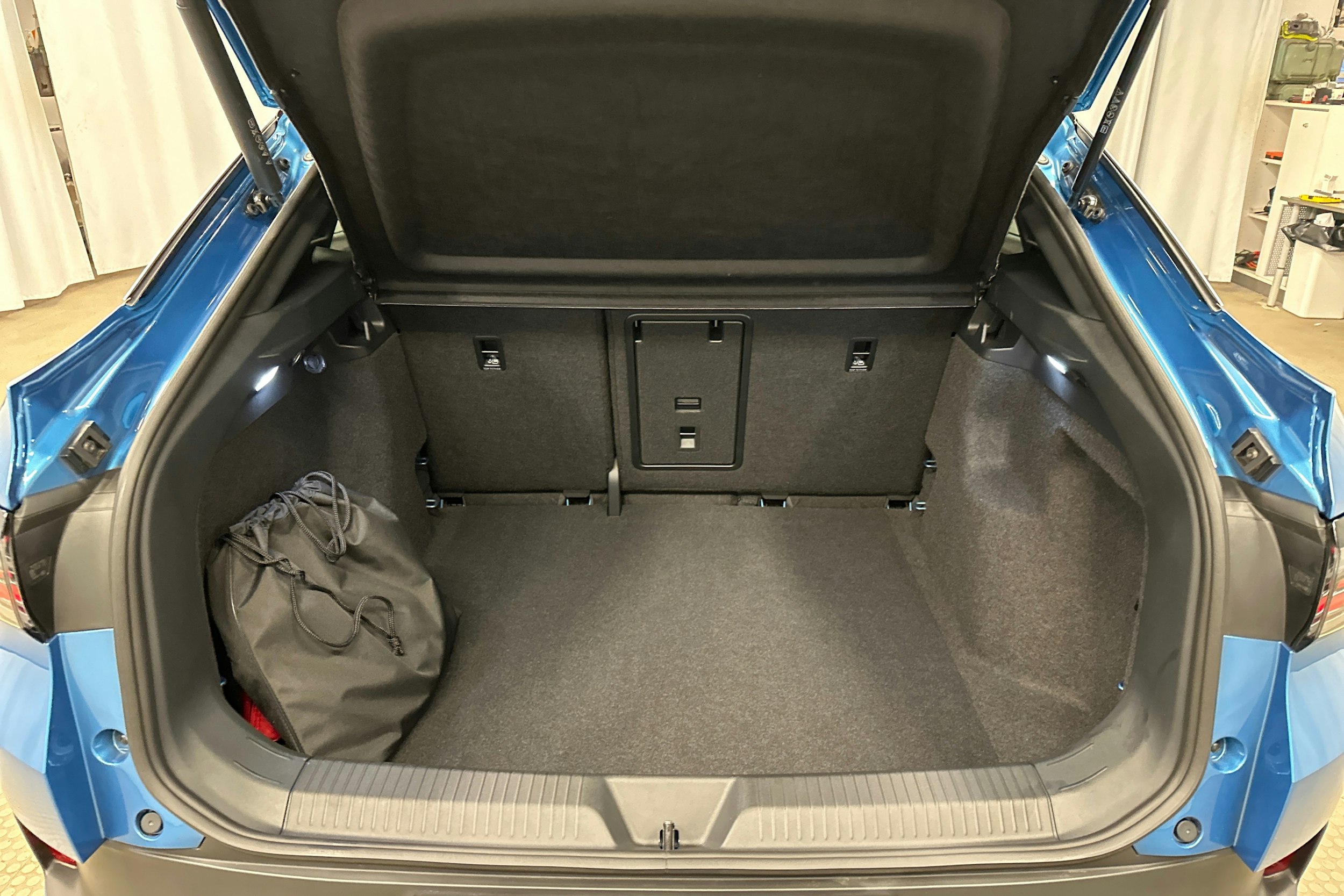 sininen Volkswagen ID.5 2025 kuva 27.