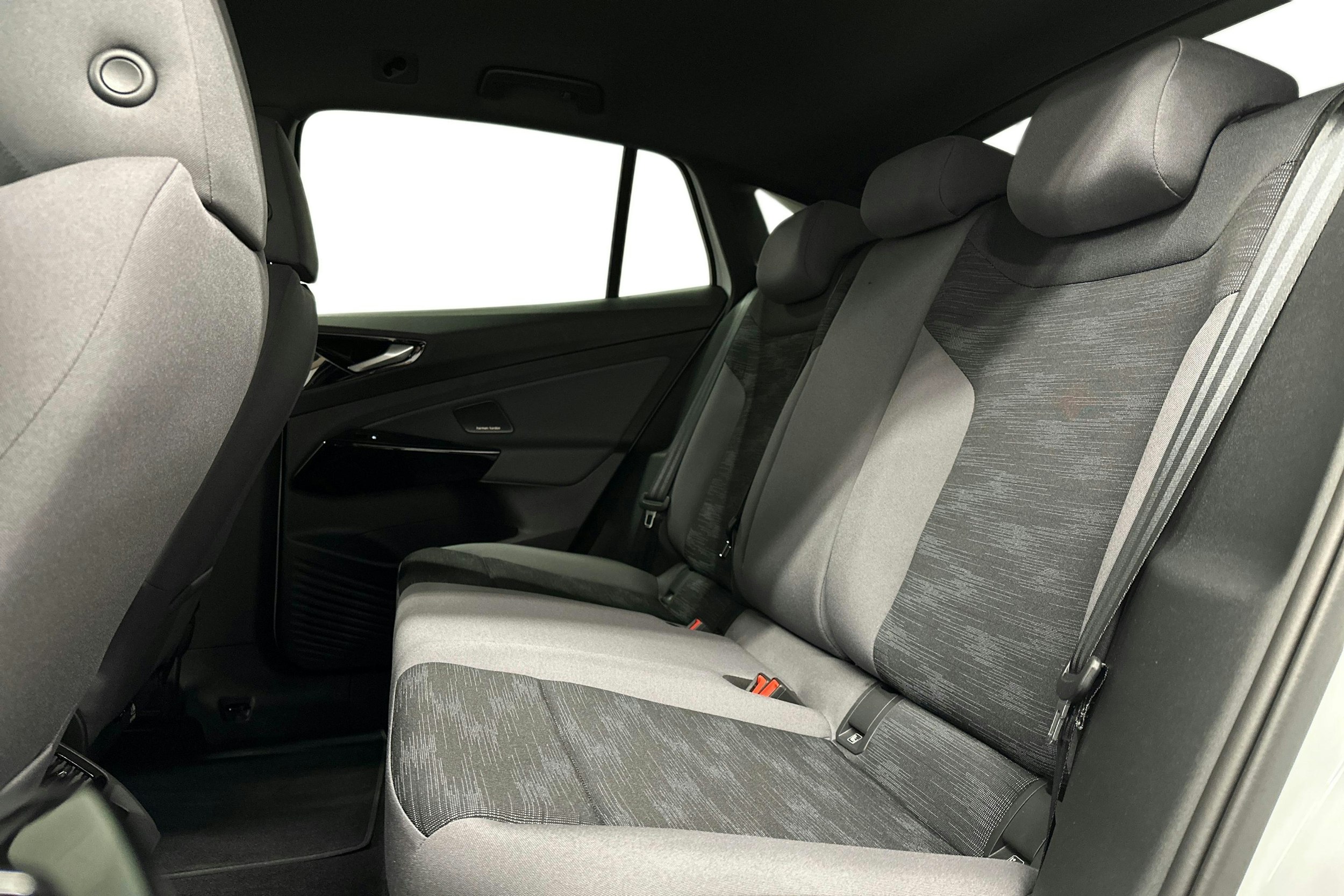 valkoinen Volkswagen ID.5 2025 kuva 10.