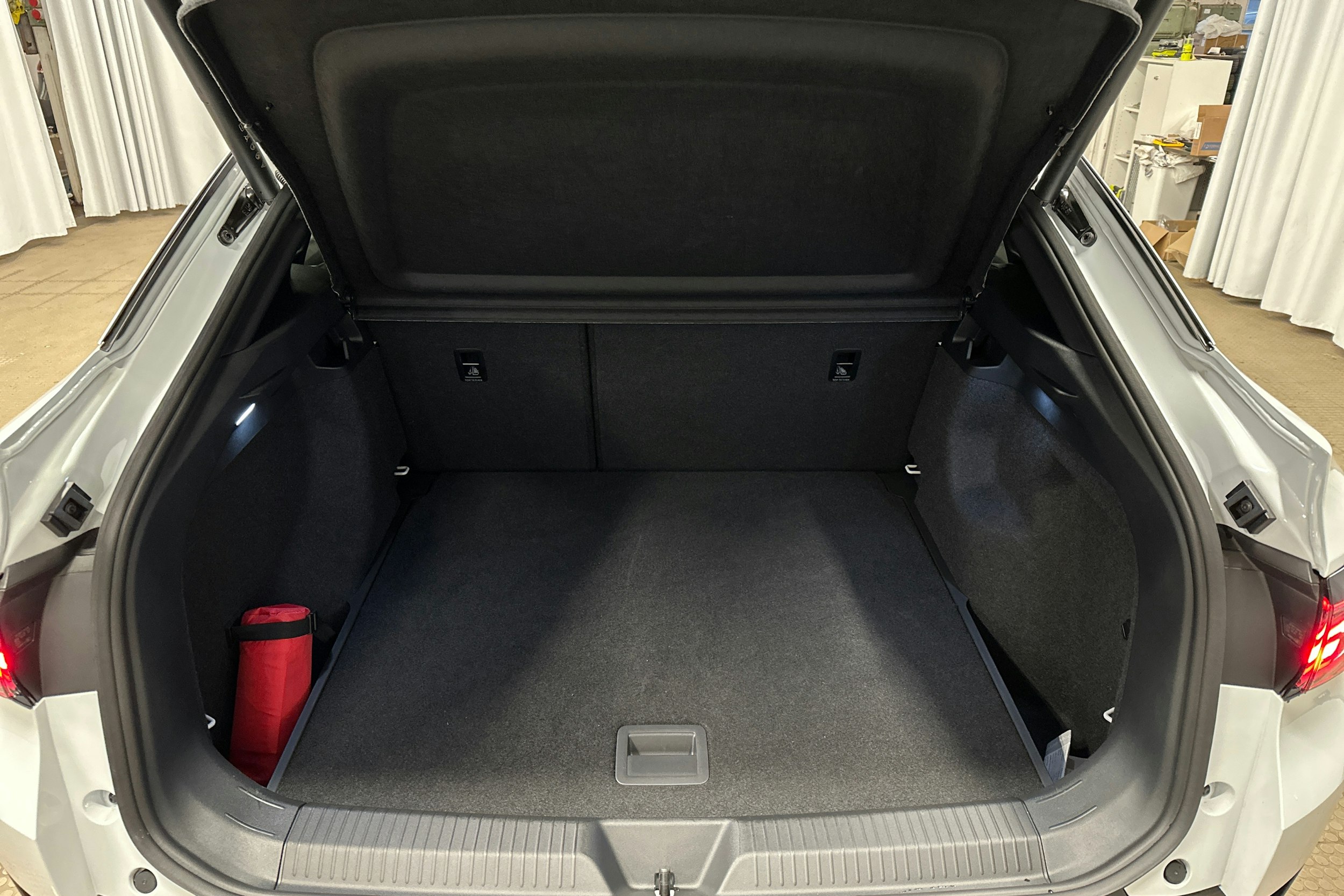 valkoinen Volkswagen ID.5 2025 kuva 14.