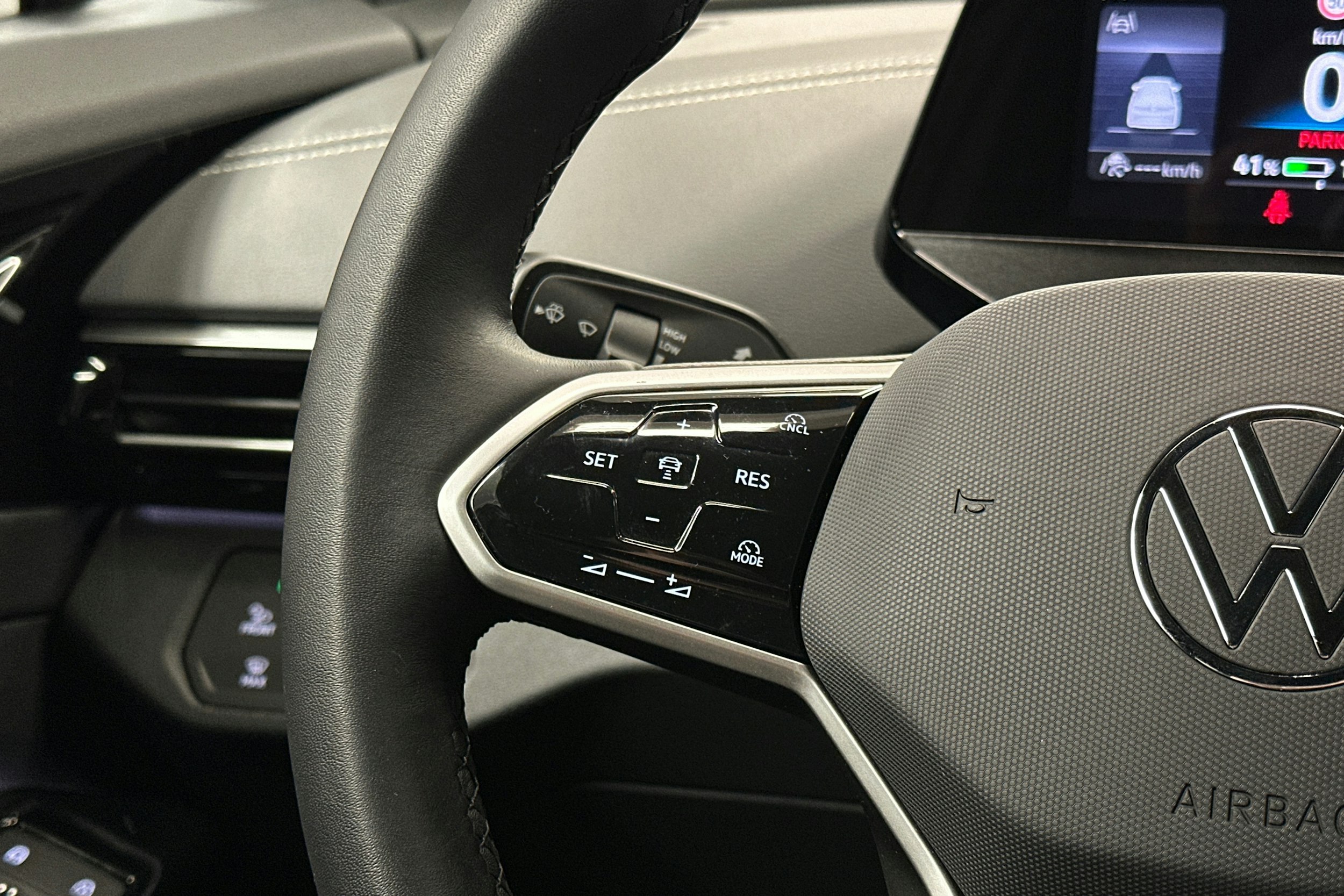 valkoinen Volkswagen ID.5 2025 kuva 19.