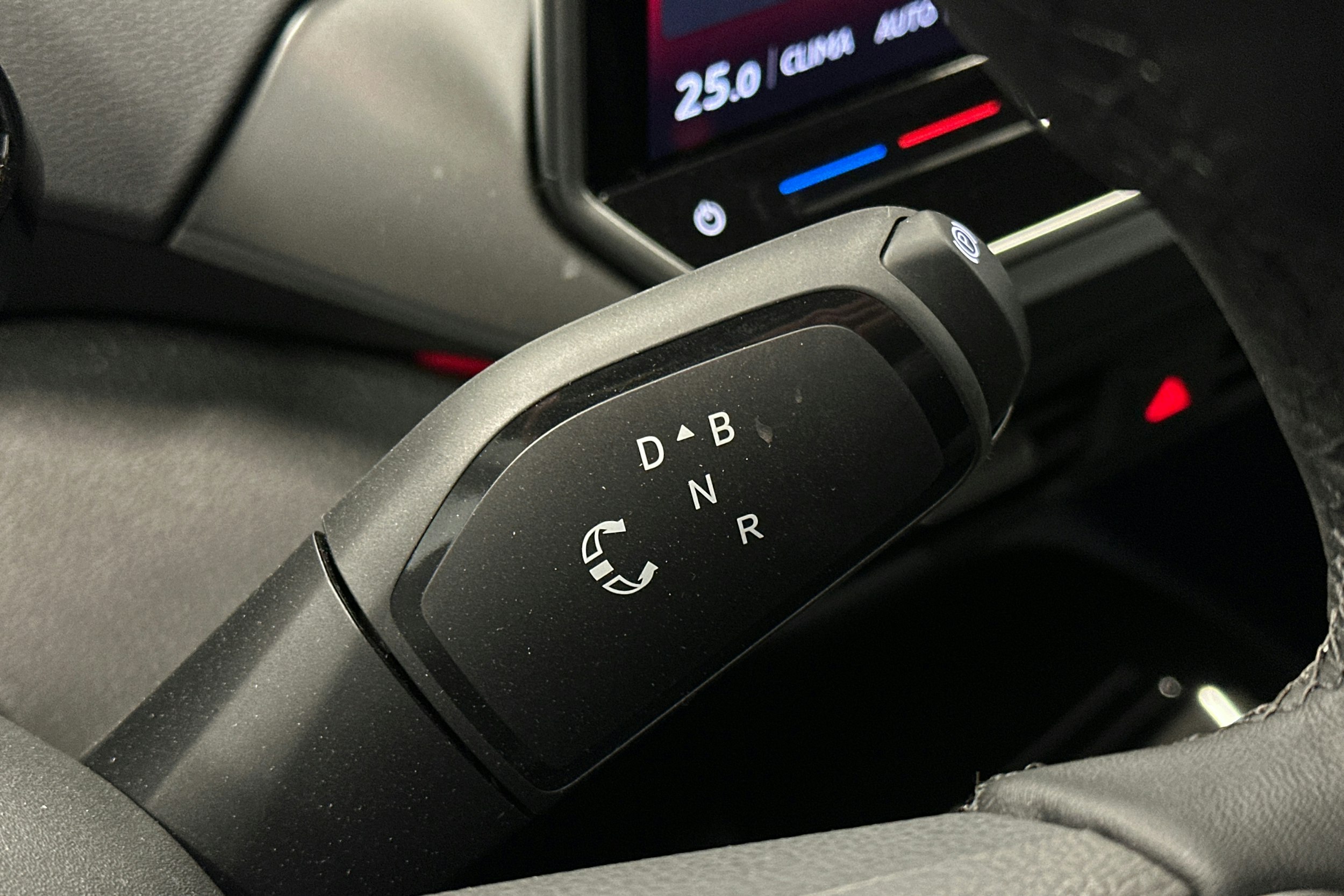 sininen Volkswagen ID.5 2025 kuva 23.