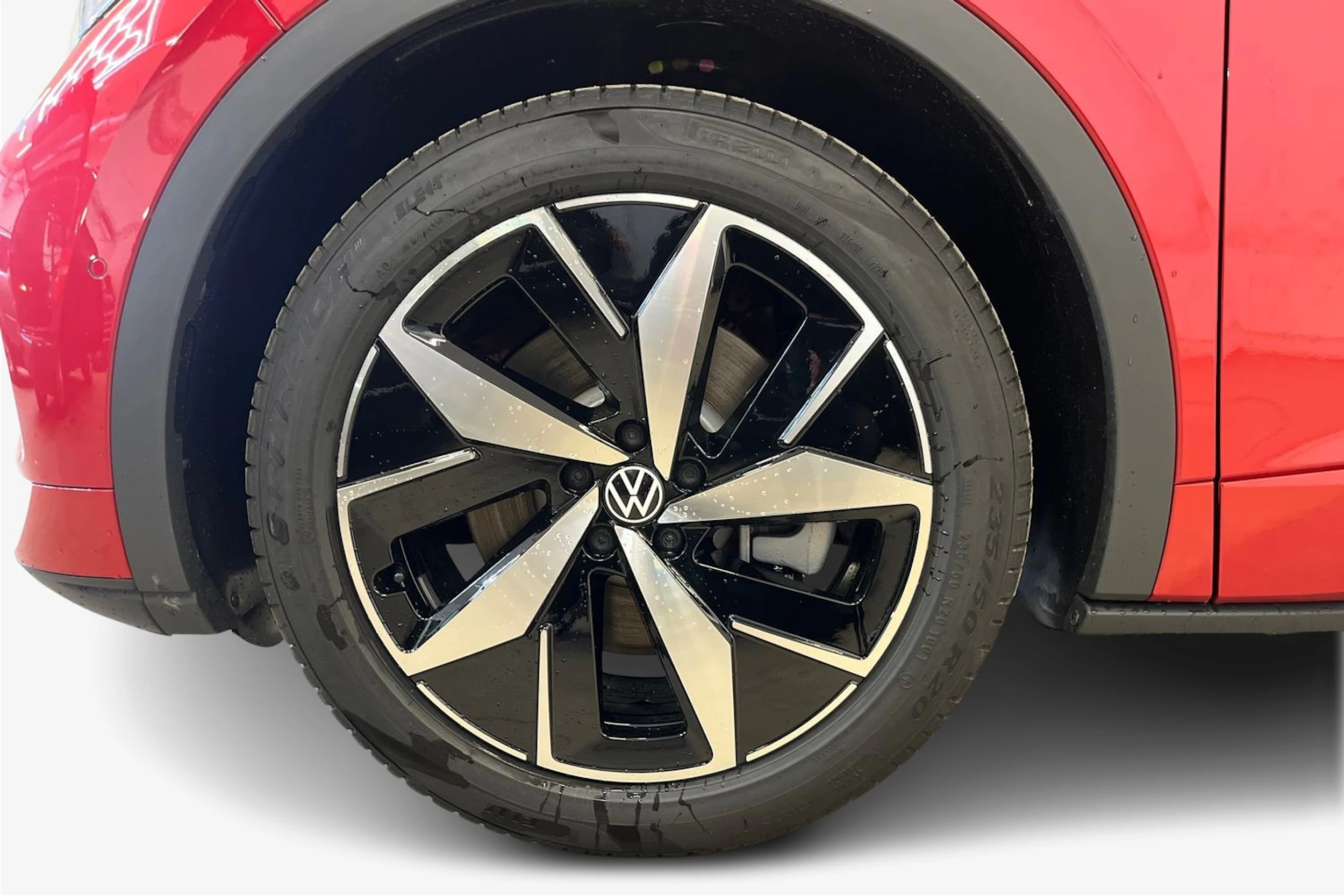 punainen Volkswagen ID.5 2025 kuva 9.