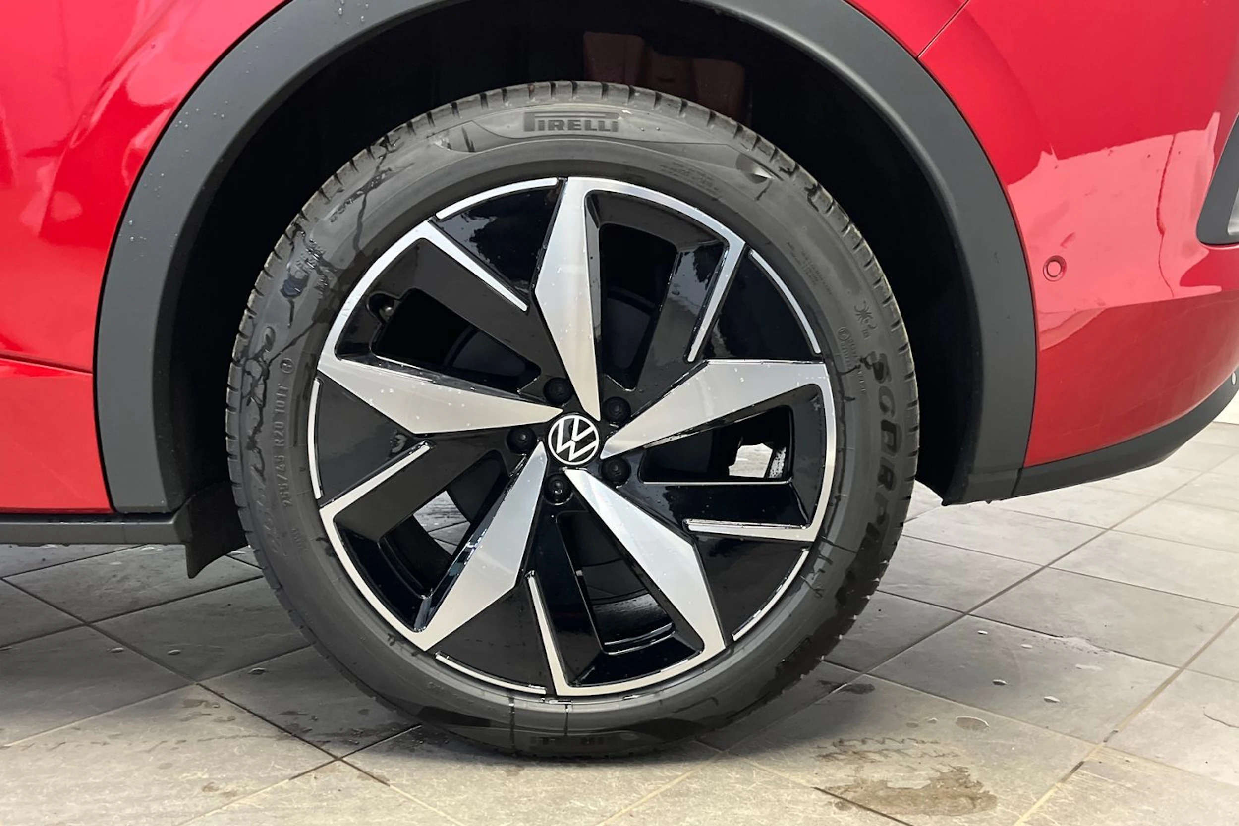 punainen Volkswagen ID.5 2025 kuva 10.
