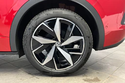 punainen Volkswagen ID.5 2025 kuva 10.